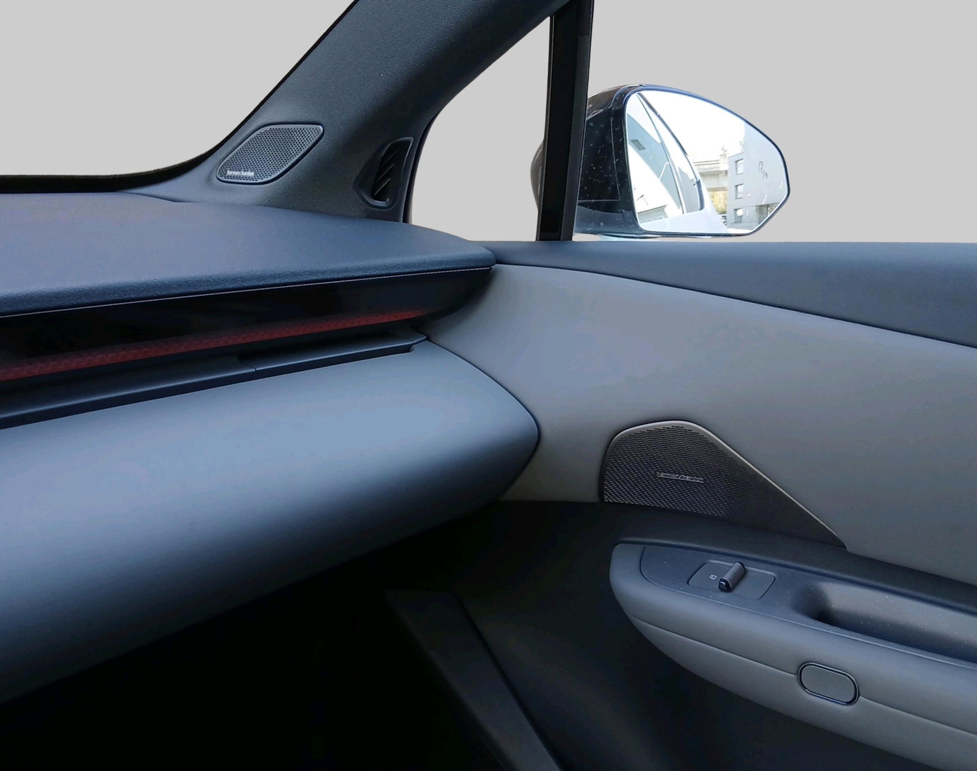 LYNK & CO 02-image-18