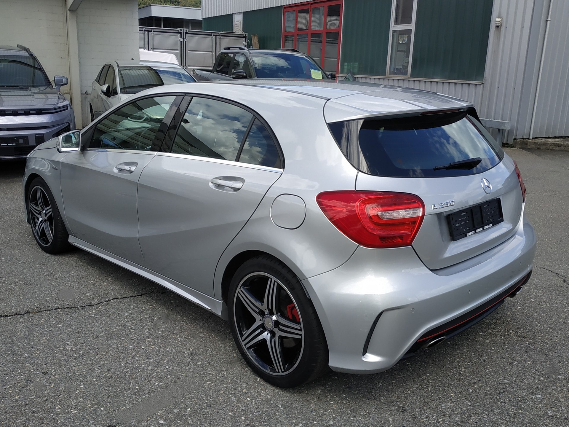MERCEDES-BENZ A 250 Sport 7G-DCT AMG Line-image-3
