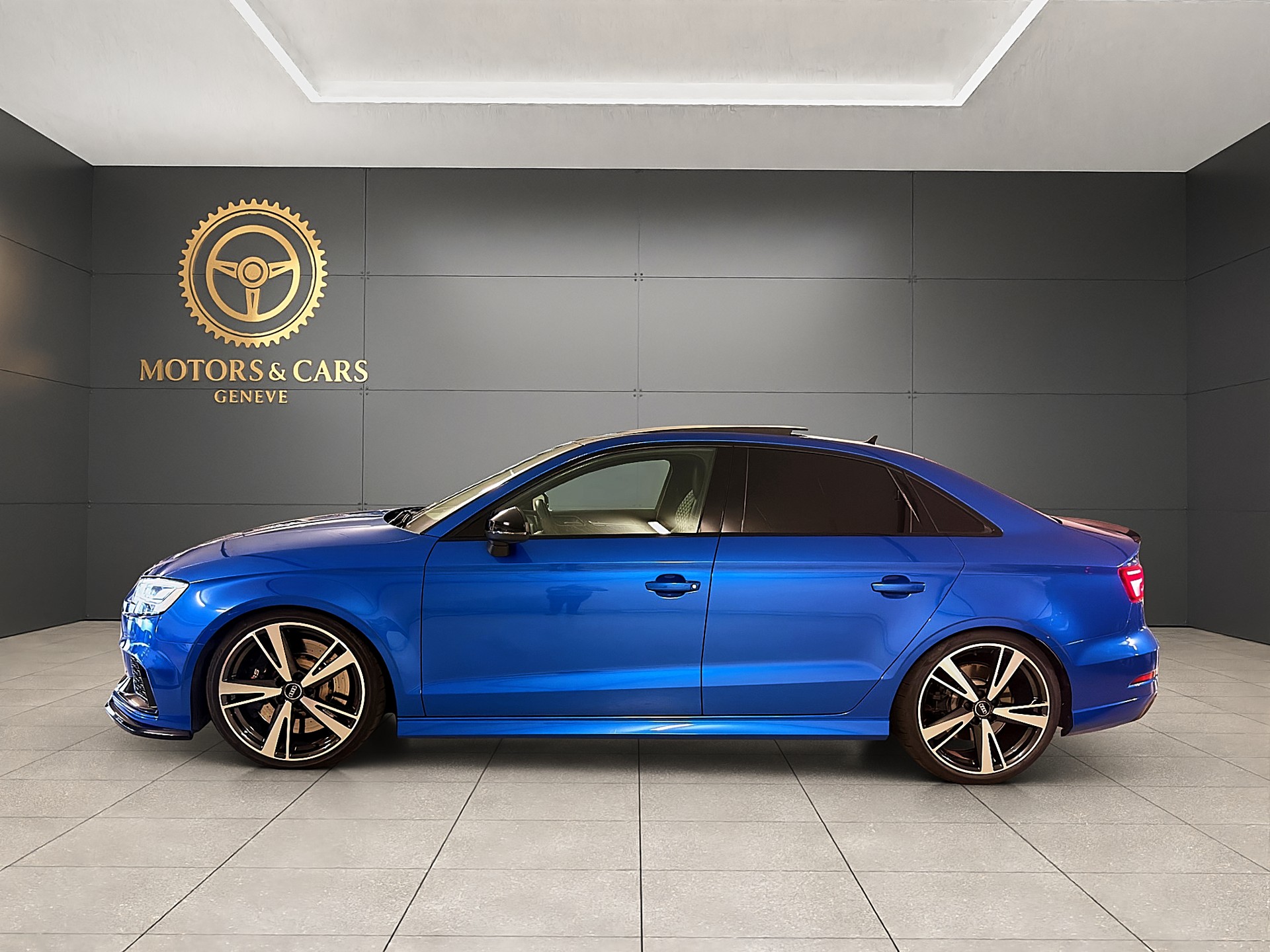 AUDI RS3 Limousine 2.5 TSI quattro S-tronic-image-2
