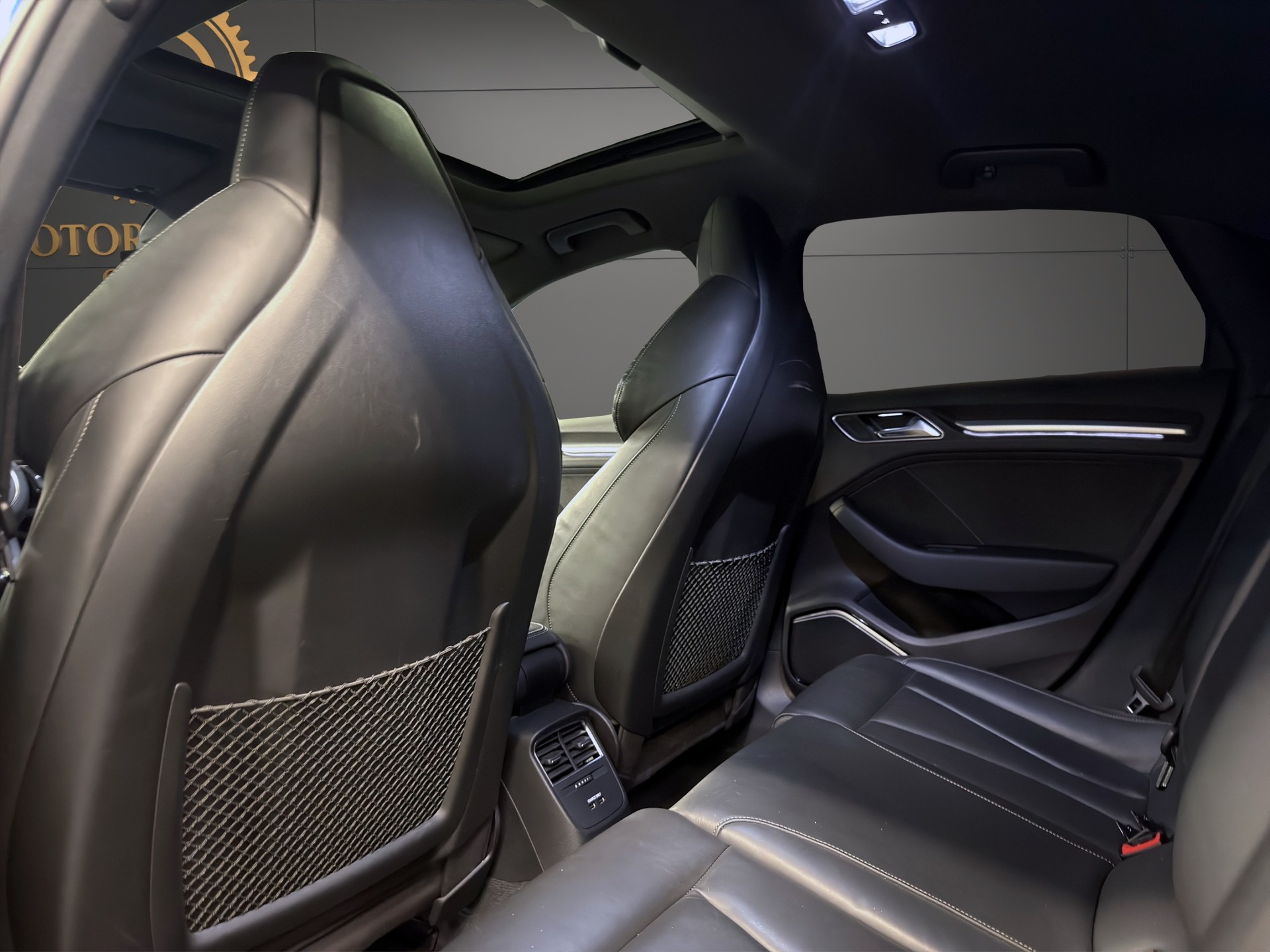 AUDI RS3 Limousine 2.5 TSI quattro S-tronic-image-11