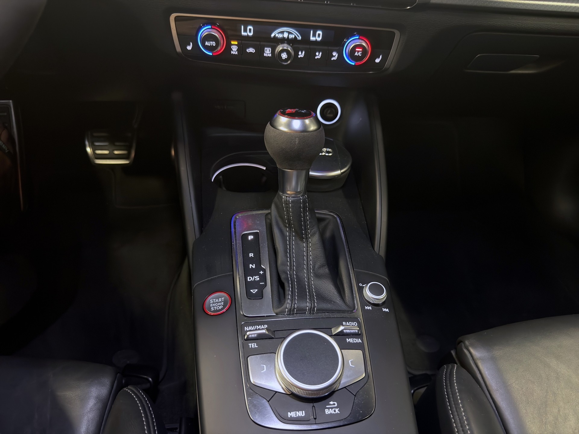 AUDI RS3 Limousine 2.5 TSI quattro S-tronic-image-17