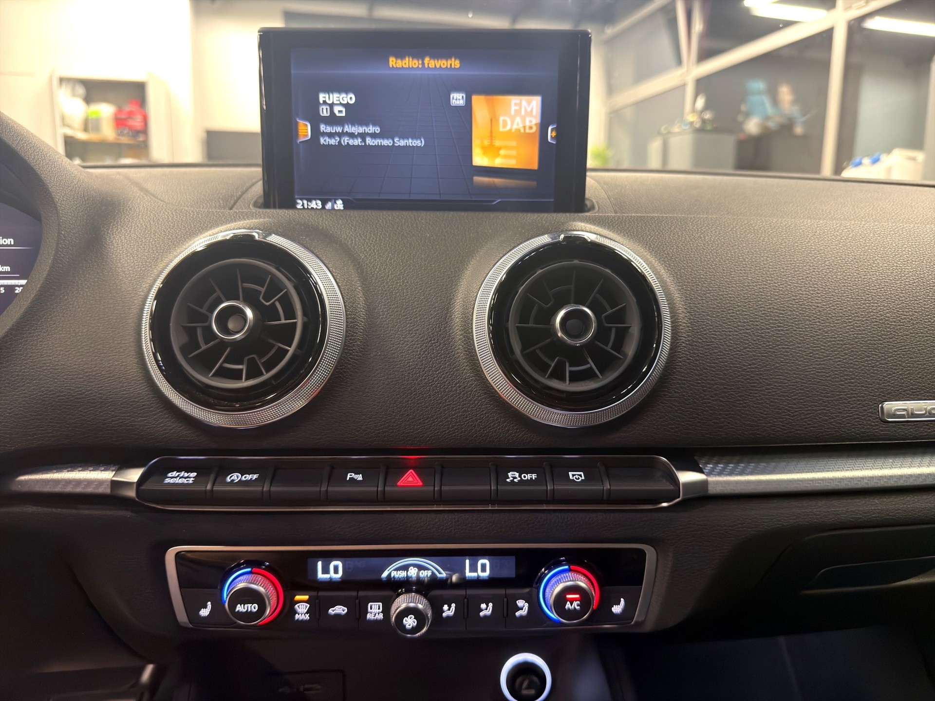 AUDI RS3 Limousine 2.5 TSI quattro S-tronic-image-16