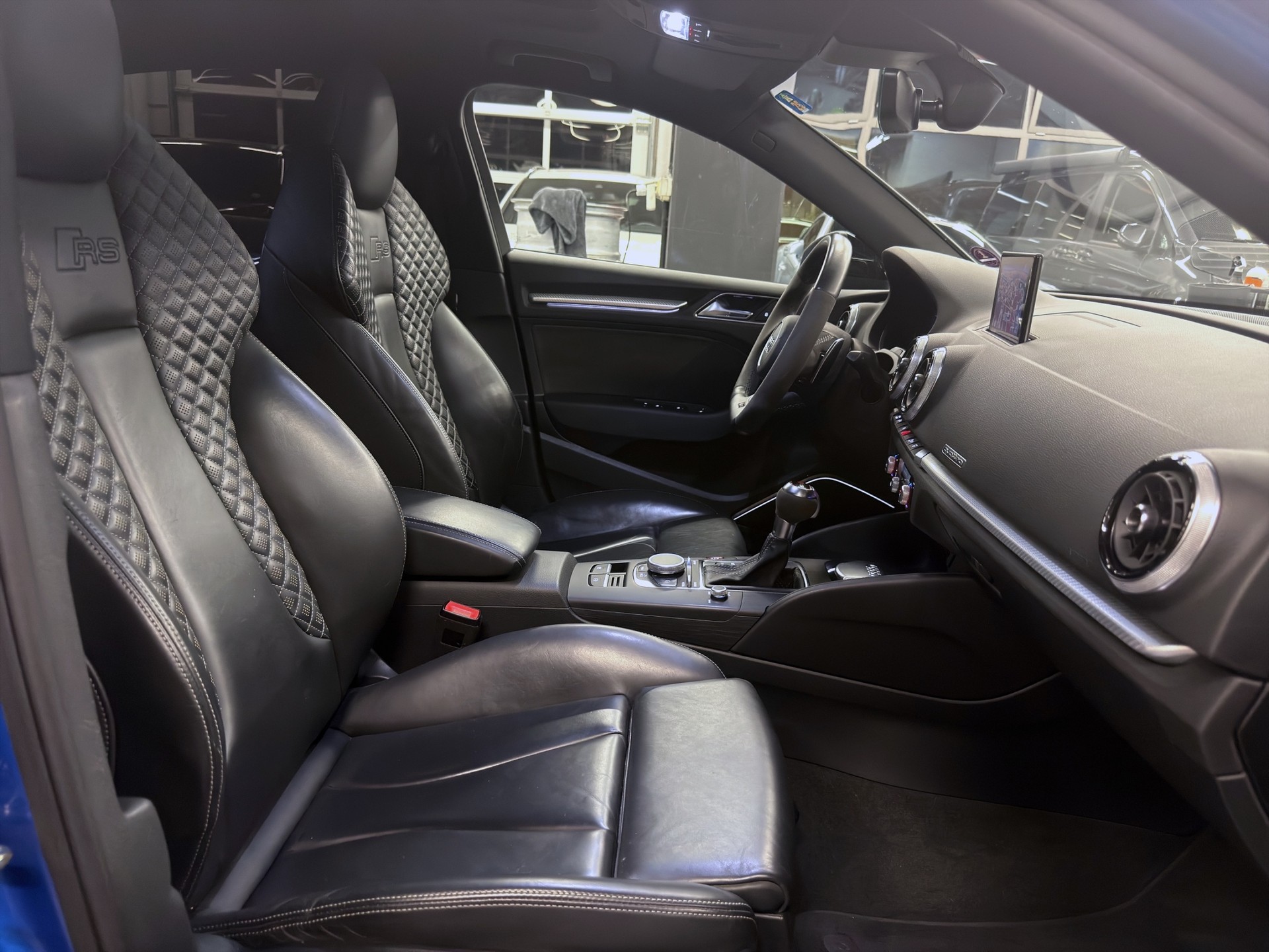 AUDI RS3 Limousine 2.5 TSI quattro S-tronic-image-9