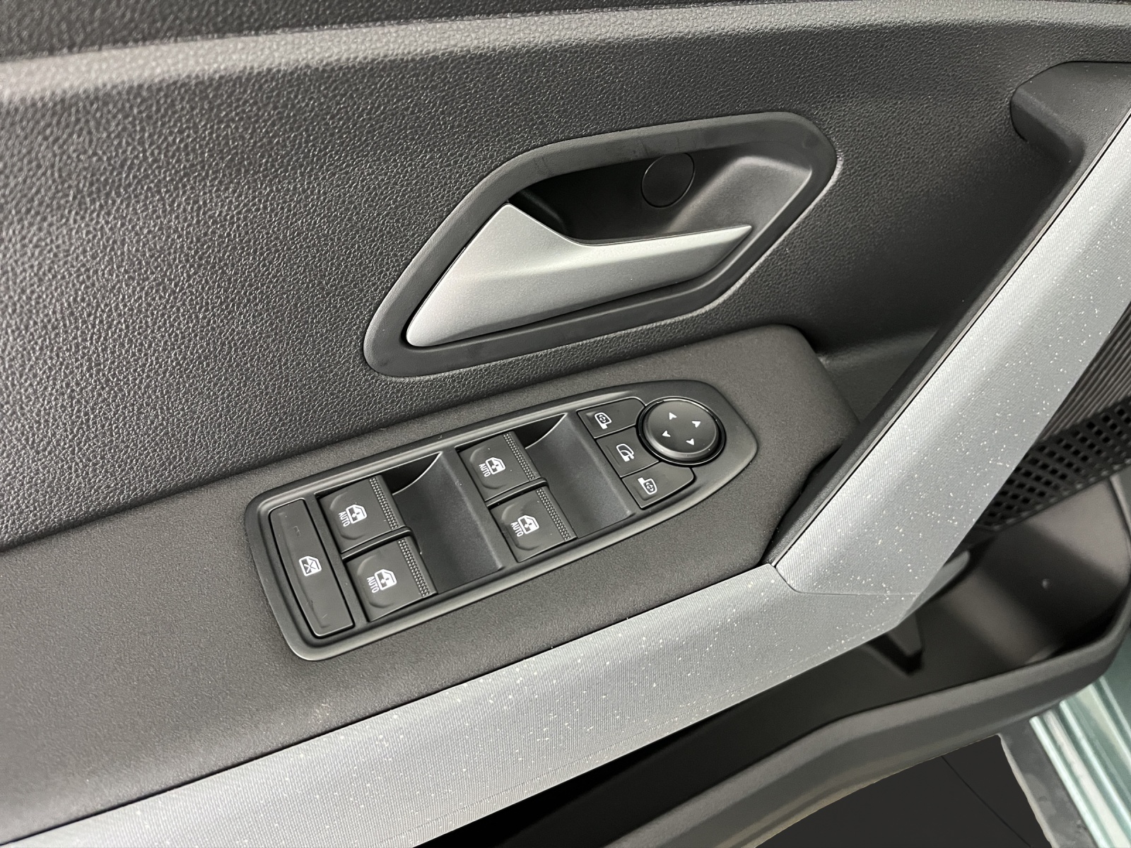 DACIA Bigster 1.2 Hybrid Journey 4WD-image-13