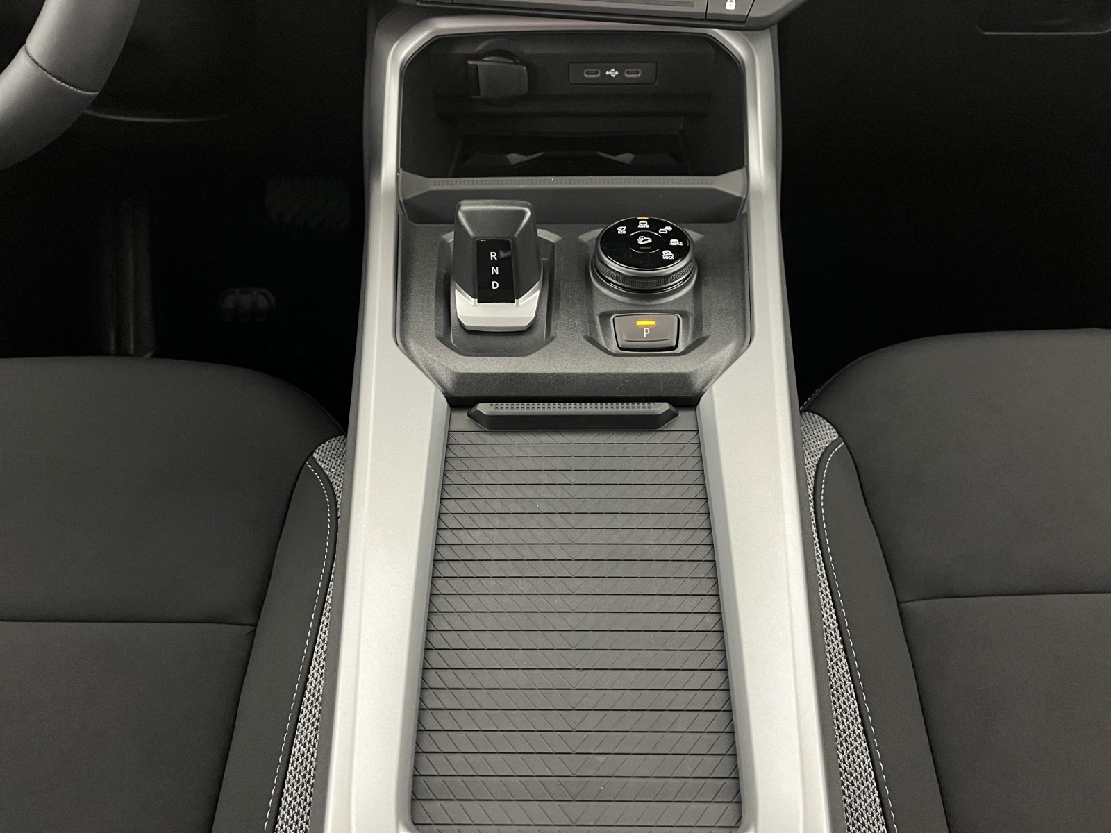 DACIA Bigster 1.2 Hybrid Journey 4WD-image-12
