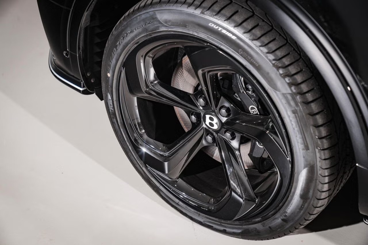 BENTLEY Bentayga S Black Edition V8-image-4