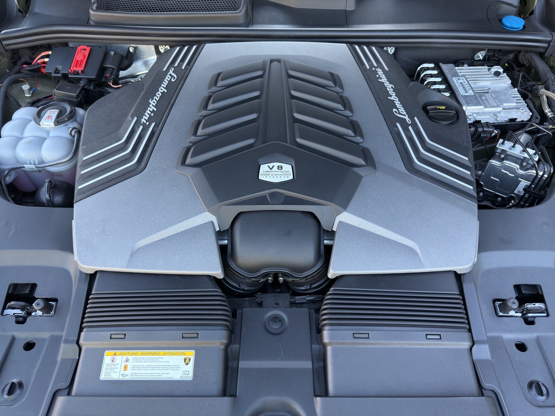 LAMBORGHINI Urus Performante E-Gear-image-9