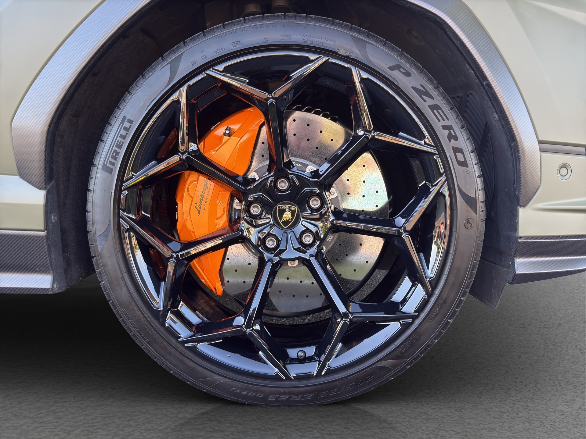 LAMBORGHINI Urus Performante E-Gear-image-8