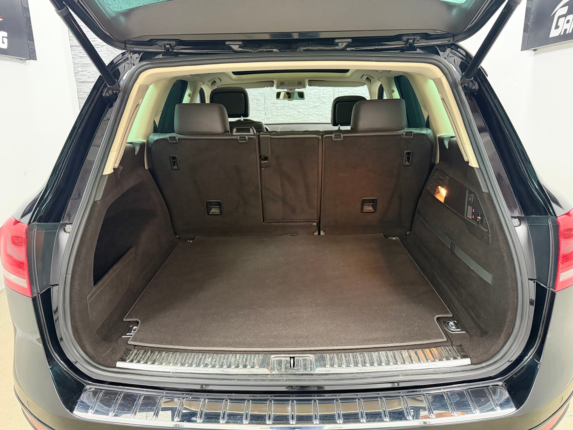 VW Touareg 3.0 TDI BlueMotion Technology Tiptronic-image-6