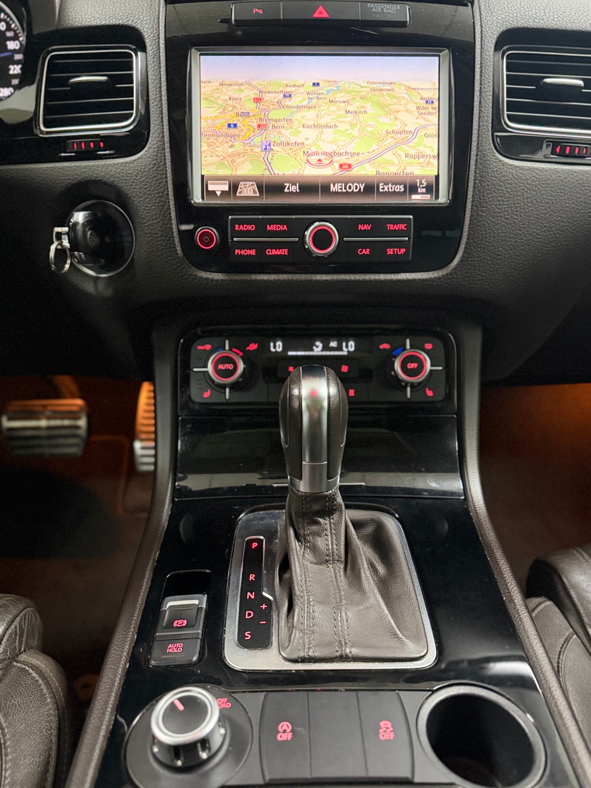VW Touareg 3.0 TDI BlueMotion Technology Tiptronic-image-14