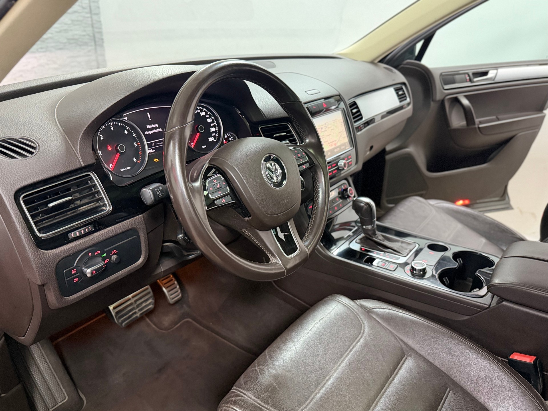 VW Touareg 3.0 TDI BlueMotion Technology Tiptronic-image-8