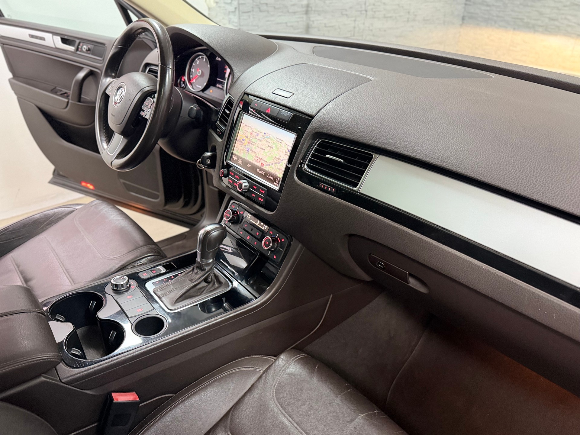 VW Touareg 3.0 TDI BlueMotion Technology Tiptronic-image-12