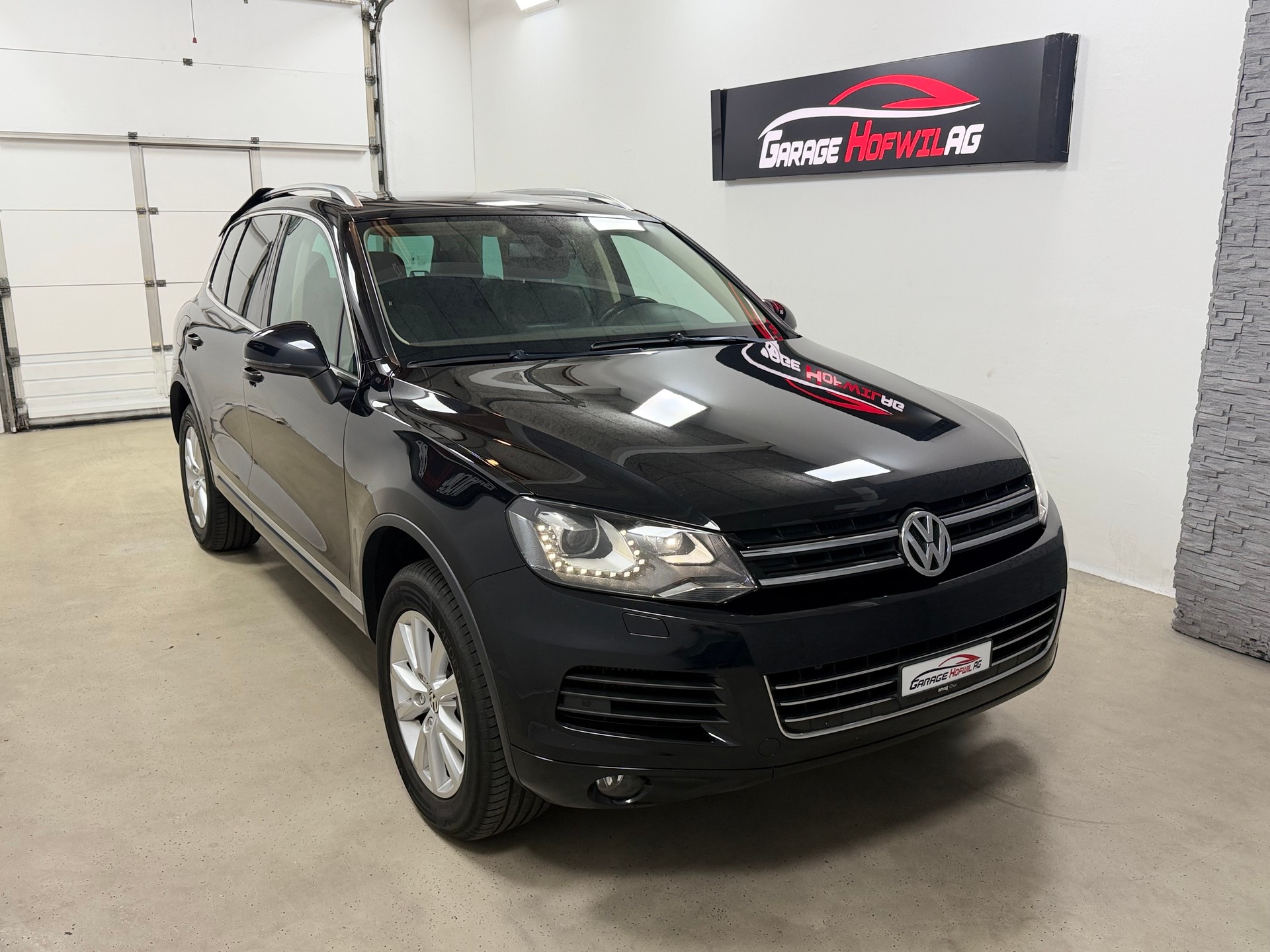 VW Touareg 3.0 TDI BlueMotion Technology Tiptronic-image-2