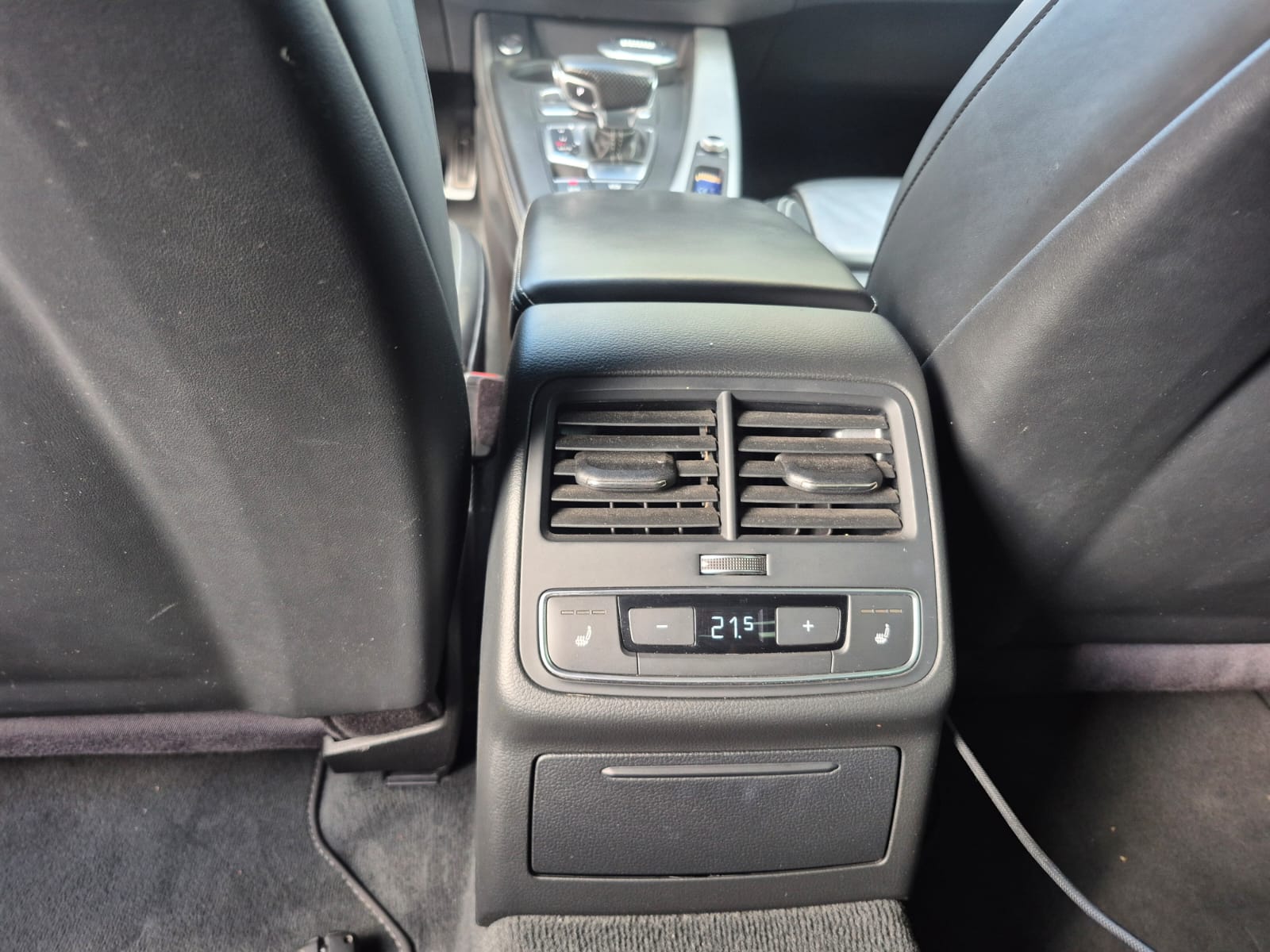 AUDI A4 Limousine 3.0 TDI Sport quattro S-tronic-image-12