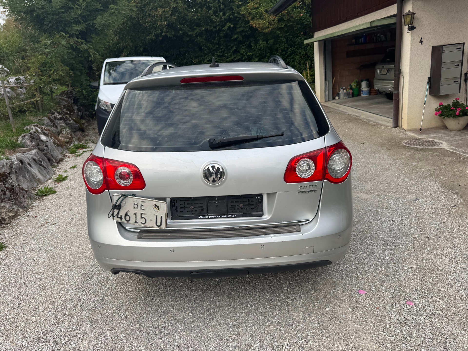 VW Passat Variant 2.0 TDI Trendline 4Motion-image-2