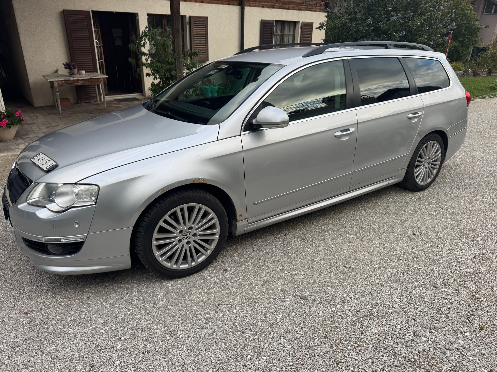 VW Passat Variant 2.0 TDI Trendline 4Motion-image-5