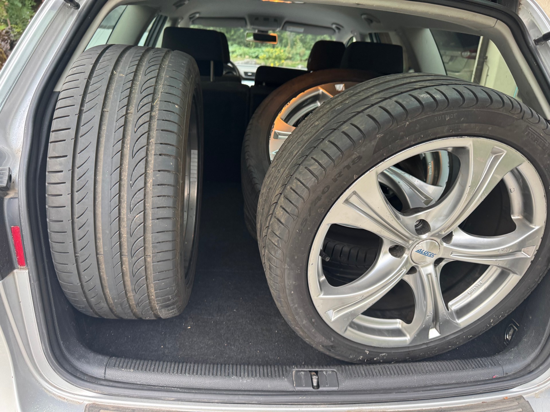 VW Passat Variant 2.0 TDI Trendline 4Motion-image-6