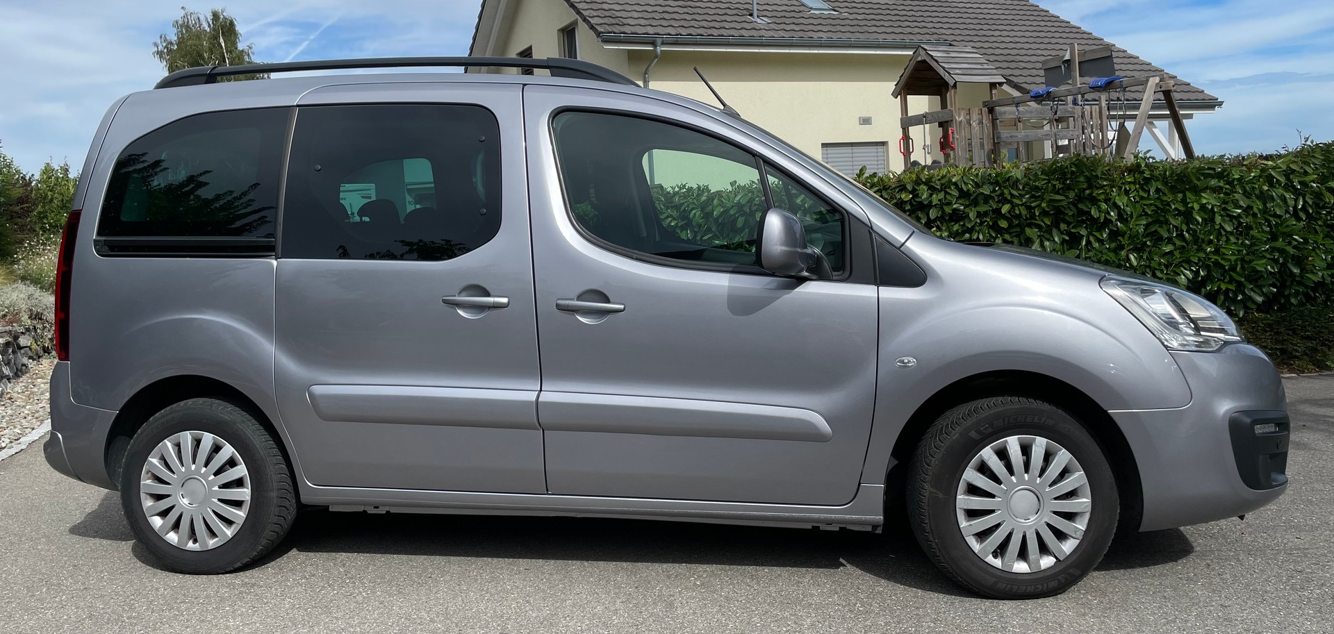 PEUGEOT 1.2 PureTech Allure S/S-image-0