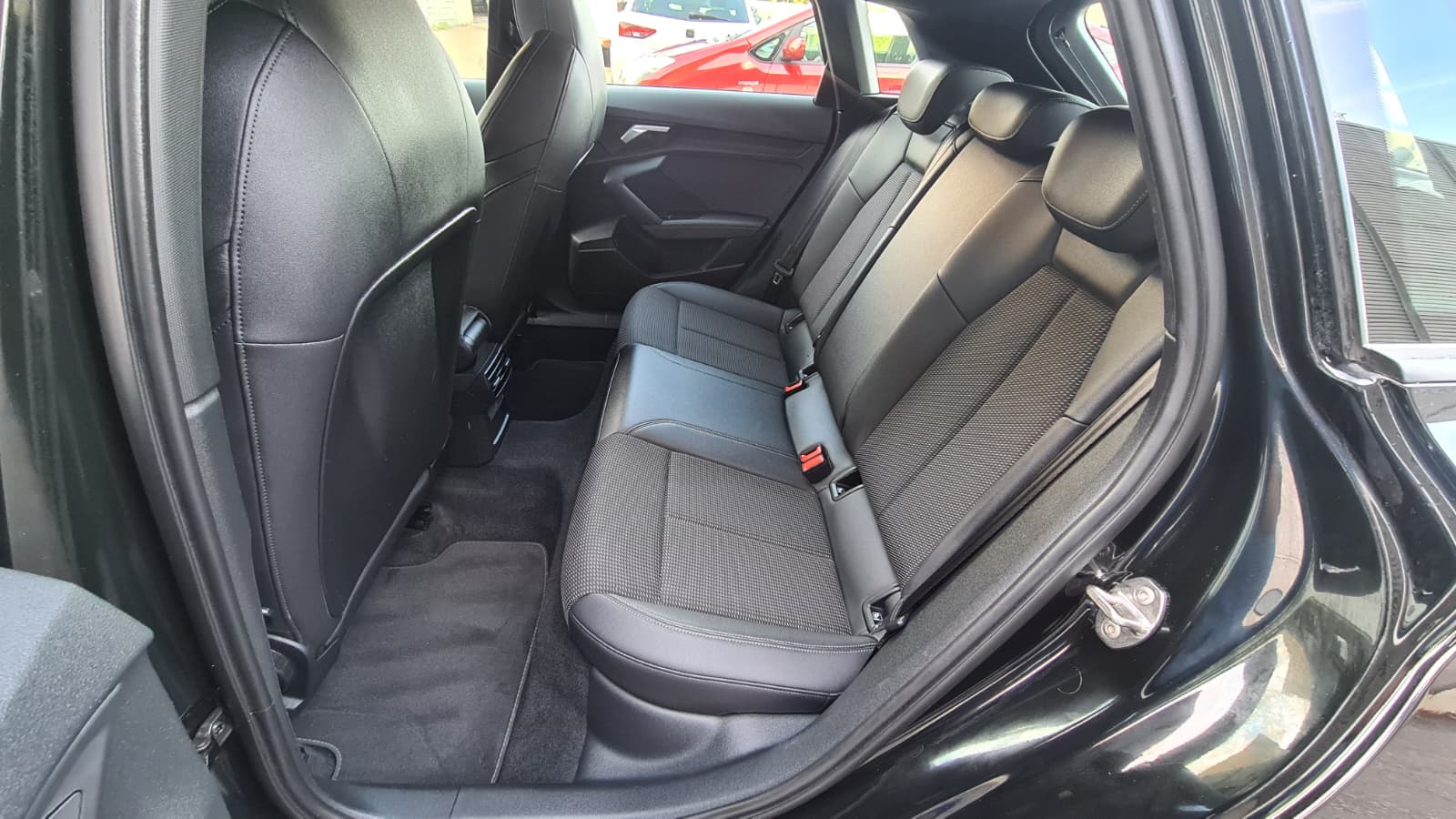 AUDI A3 Sportback 40 TDI S line S-tronic quattro ** 200 PS ** Teil-Leder ** Gr-Navi ** RF-Kamera ** Abstandsregelsysteme **-image-19