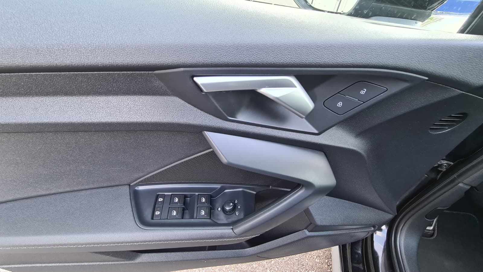AUDI A3 Sportback 40 TDI S line S-tronic quattro ** 200 PS ** Teil-Leder ** Gr-Navi ** RF-Kamera ** Abstandsregelsysteme **-image-10