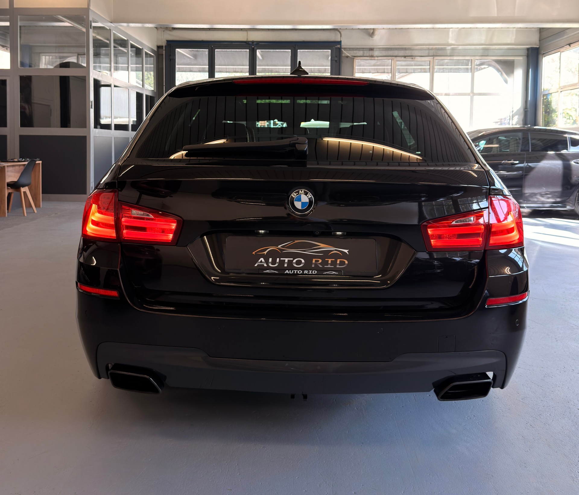 BMW M550d xDrive Touring Steptronic-image-4