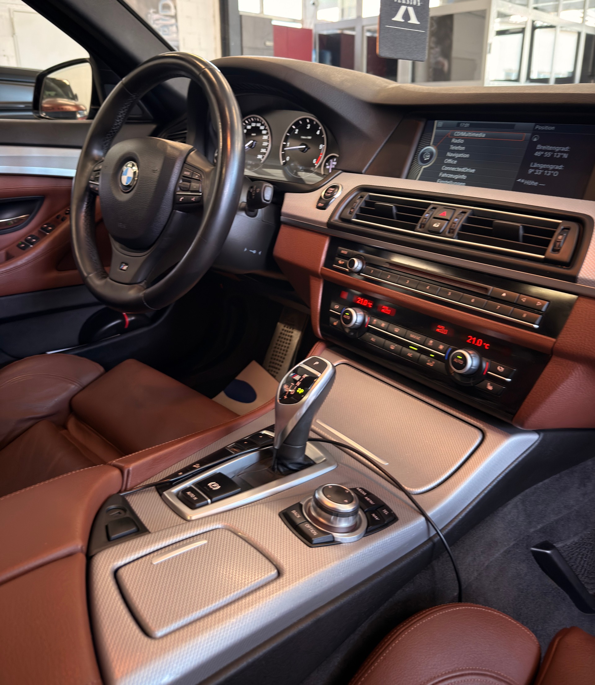 BMW M550d xDrive Touring Steptronic-image-9