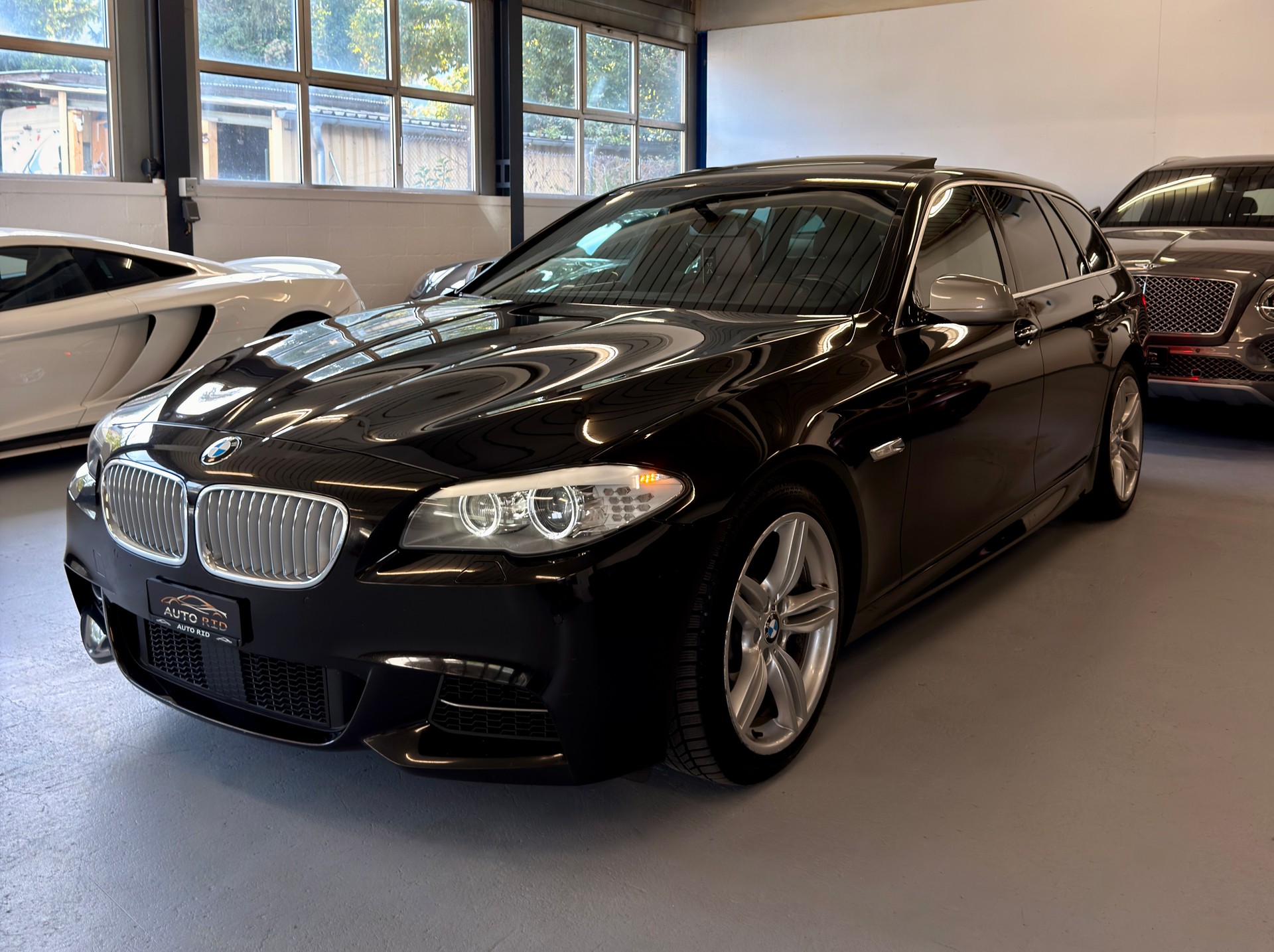 BMW M550d xDrive Touring Steptronic-image-2