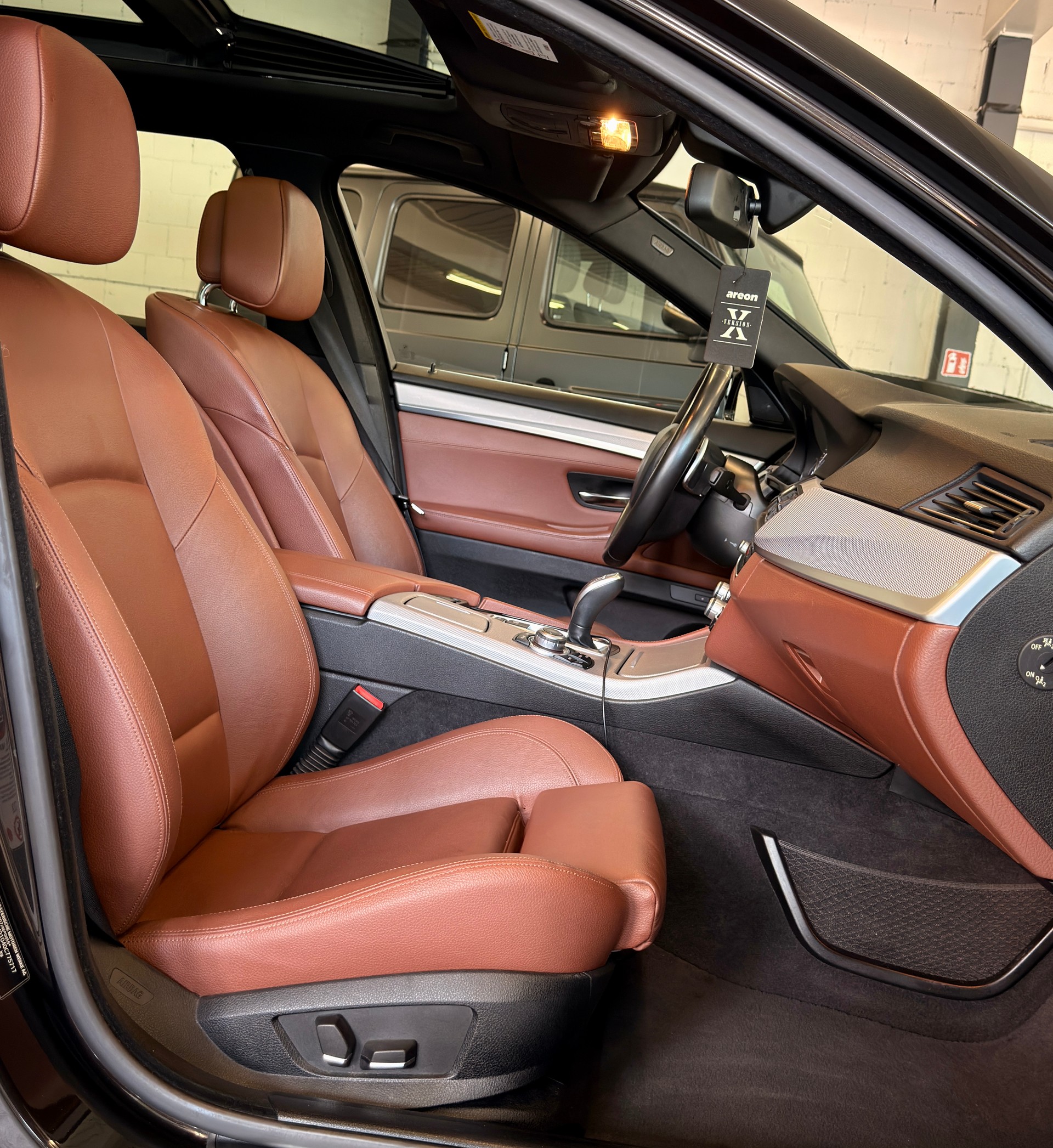 BMW M550d xDrive Touring Steptronic-image-8