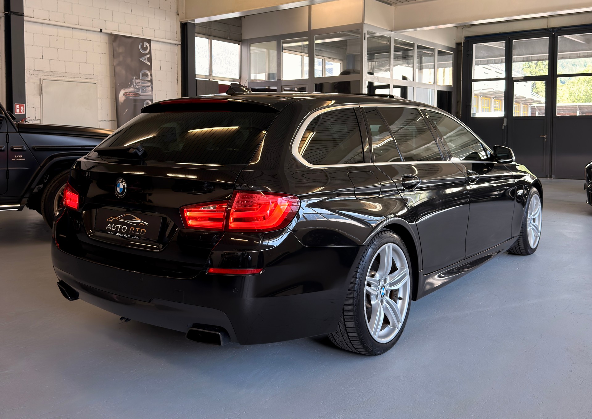 BMW M550d xDrive Touring Steptronic-image-5