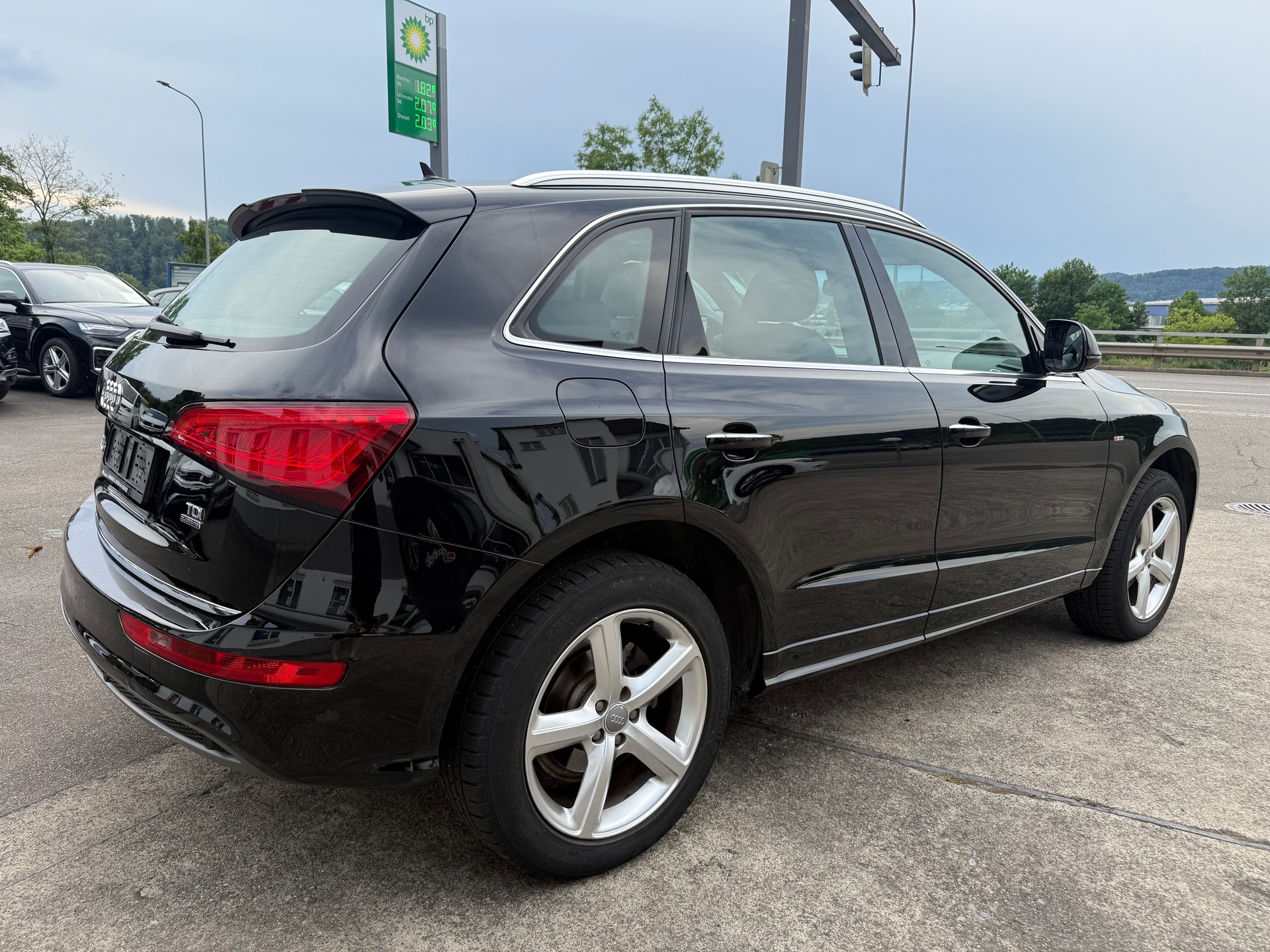 AUDI Q5 2.0 TDI quattro S-tronic-image-4