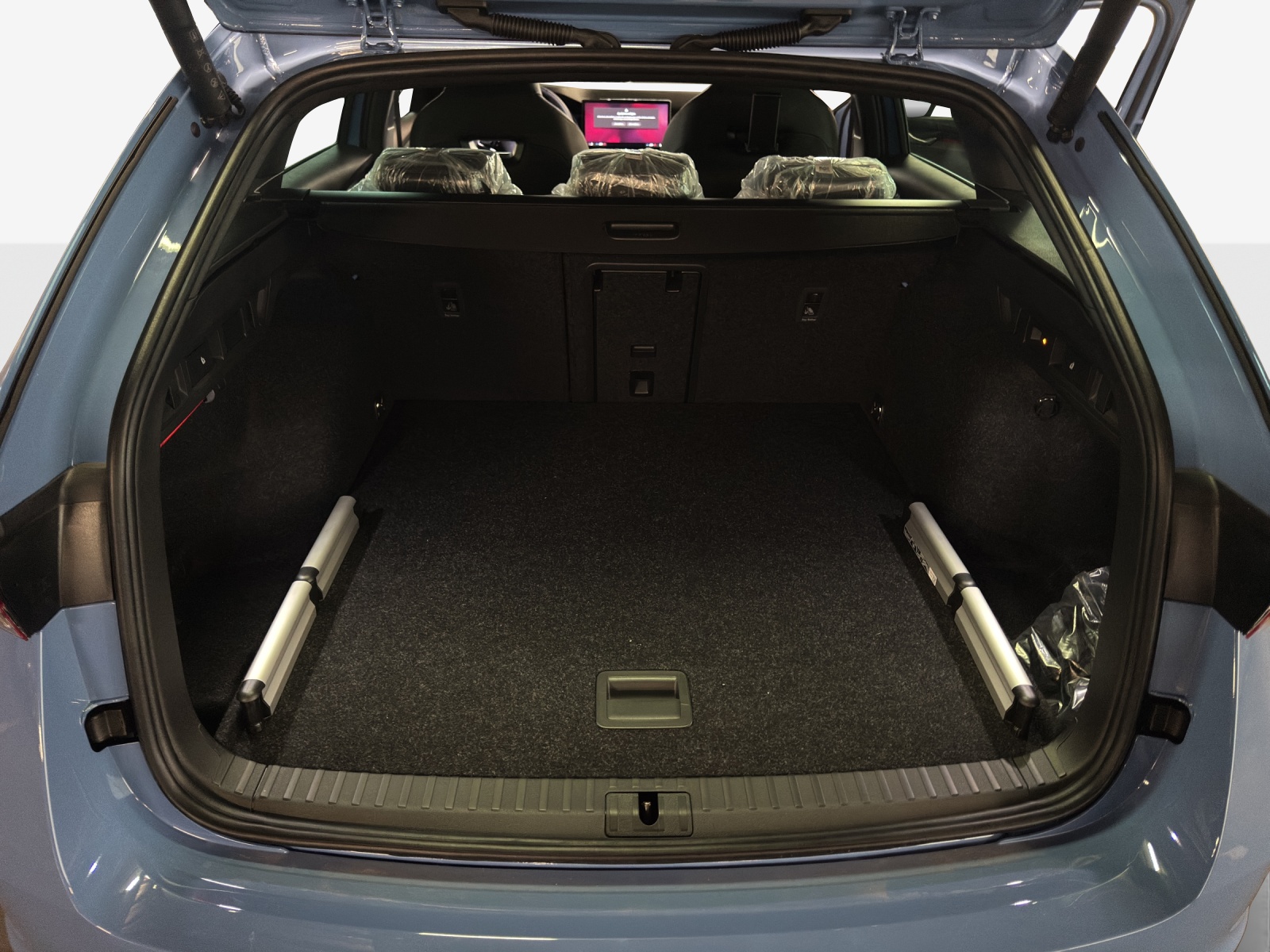 SKODA Octavia Combi 2.0 TSI DSG RS 30 Years Edition-image-12