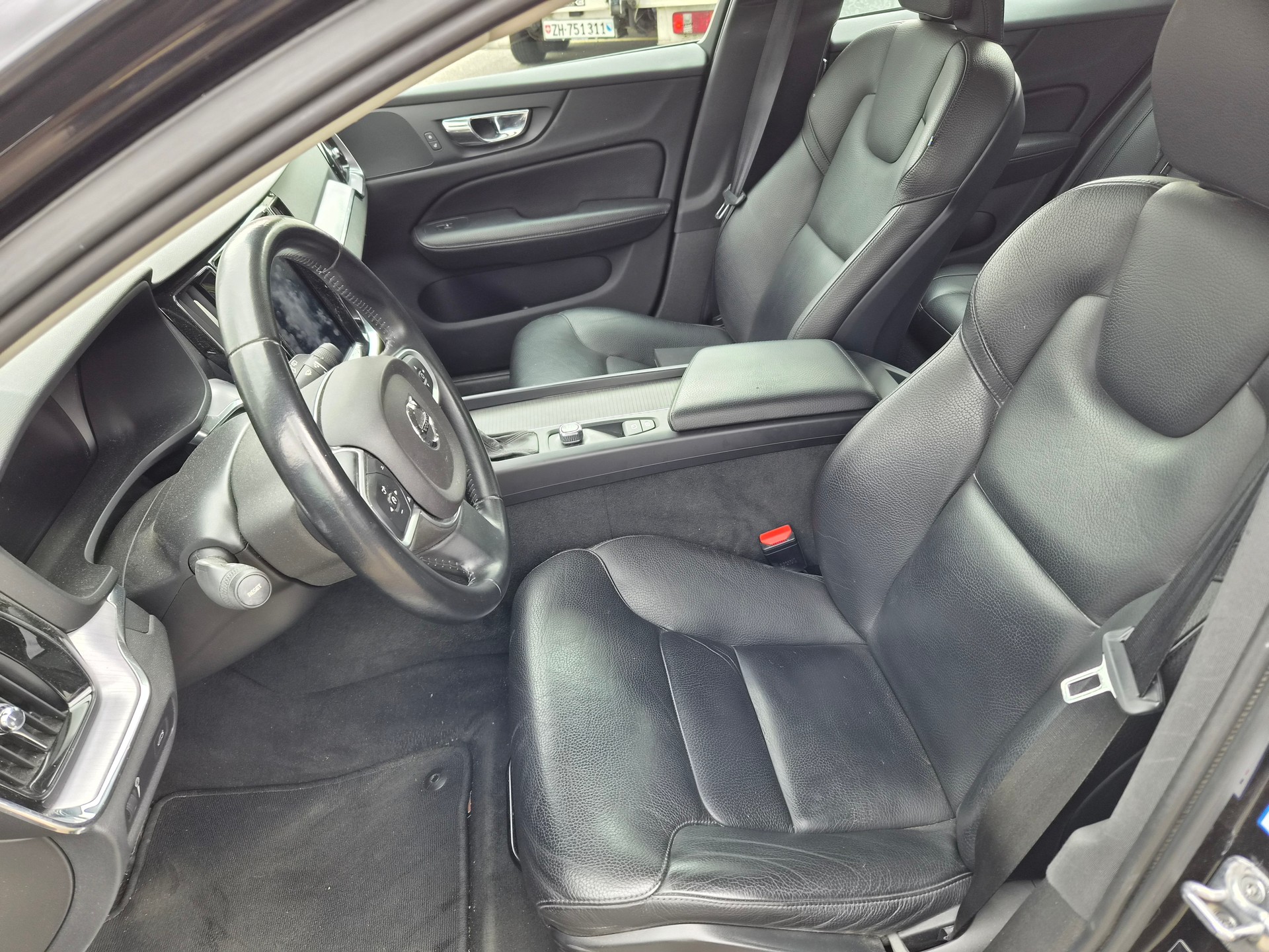 VOLVO V60 D4 Geartronic-image-8