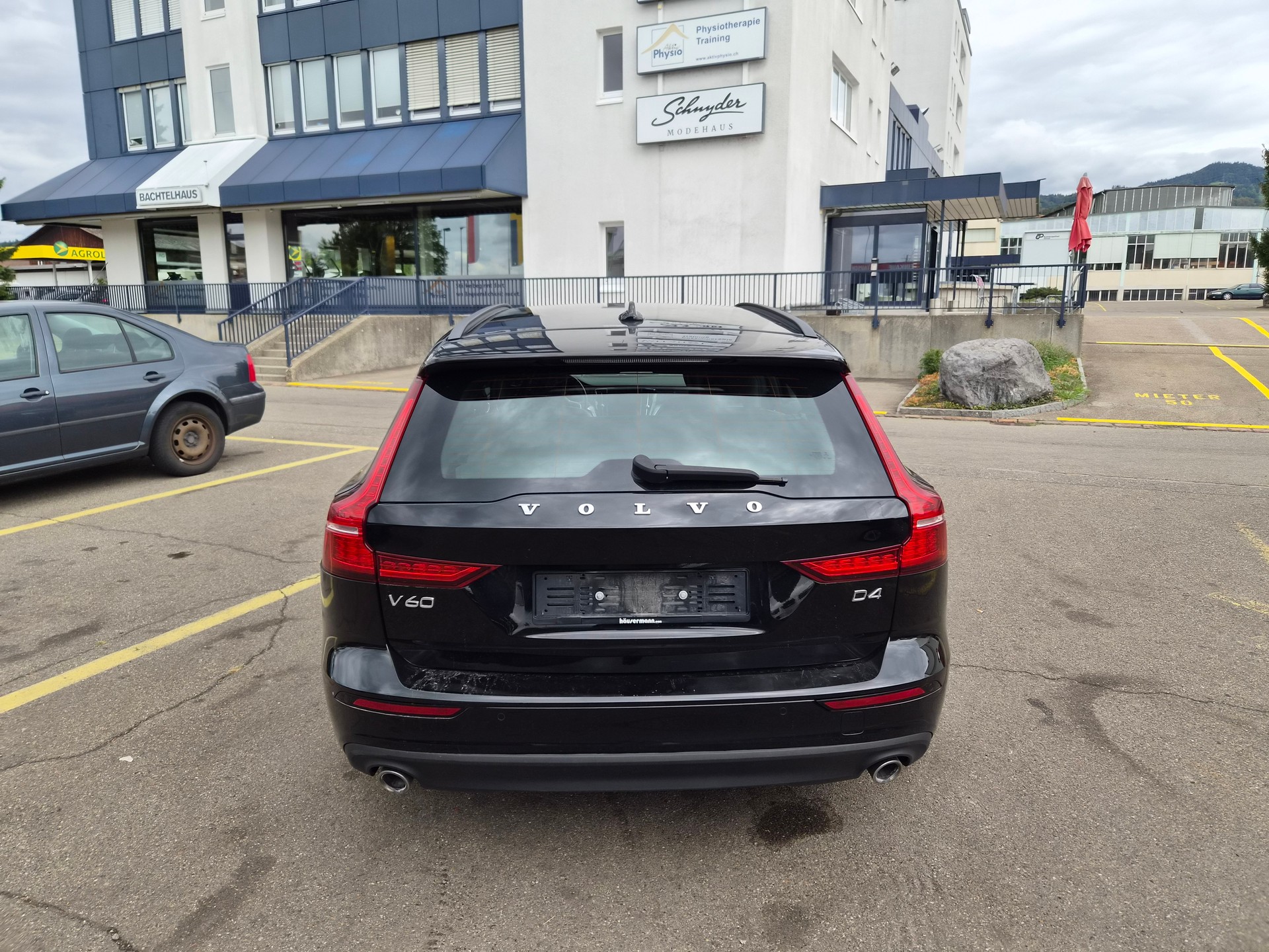 VOLVO V60 D4 Geartronic-image-3
