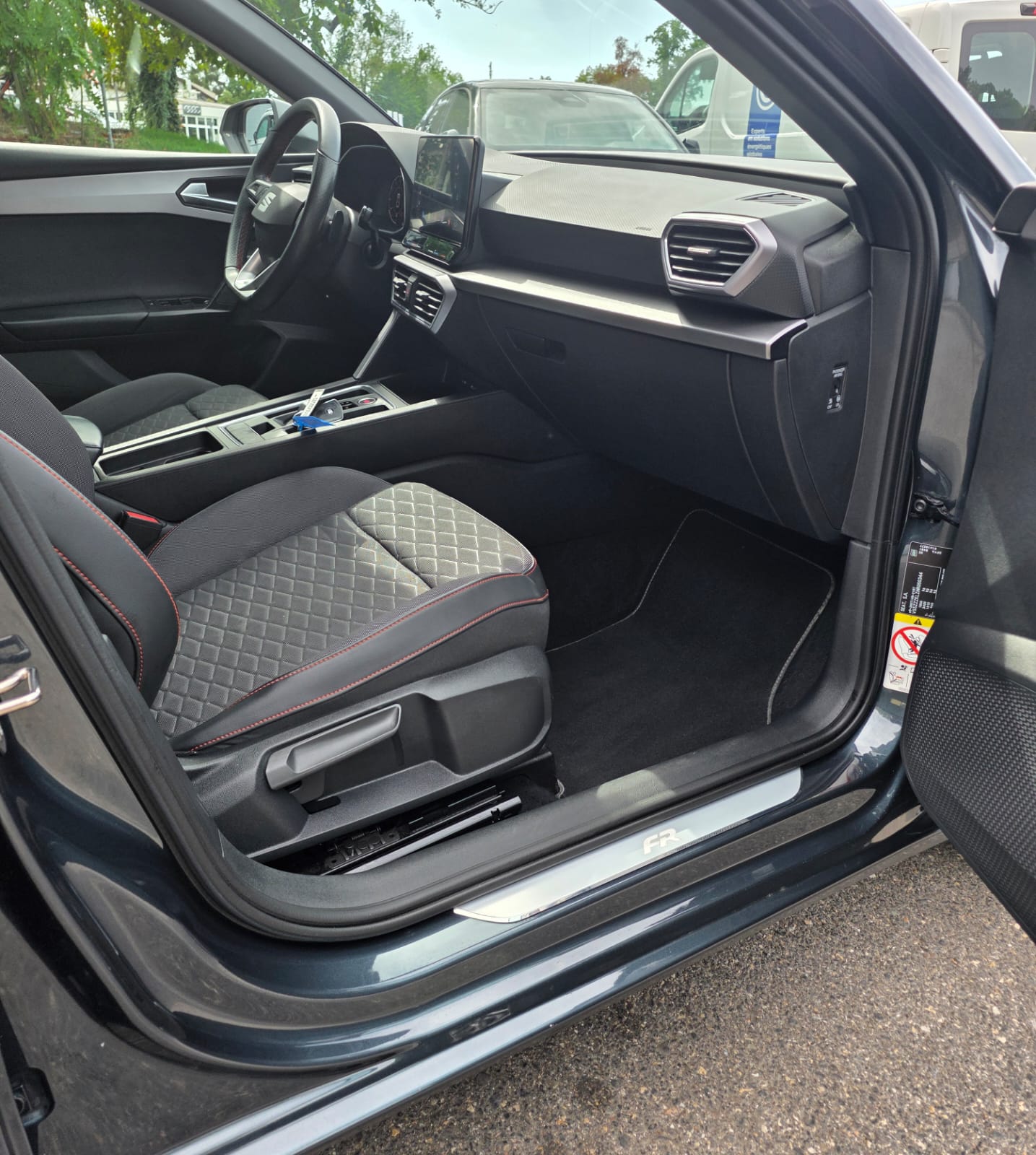 SEAT Leon 1.5 eTSI mHEV DSG FR-image-9