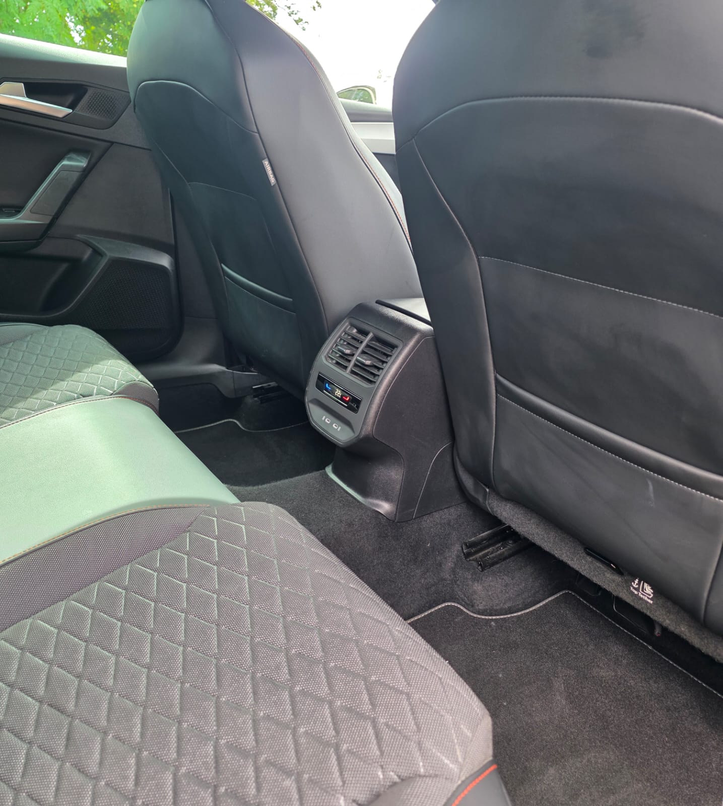 SEAT Leon 1.5 eTSI mHEV DSG FR-image-5