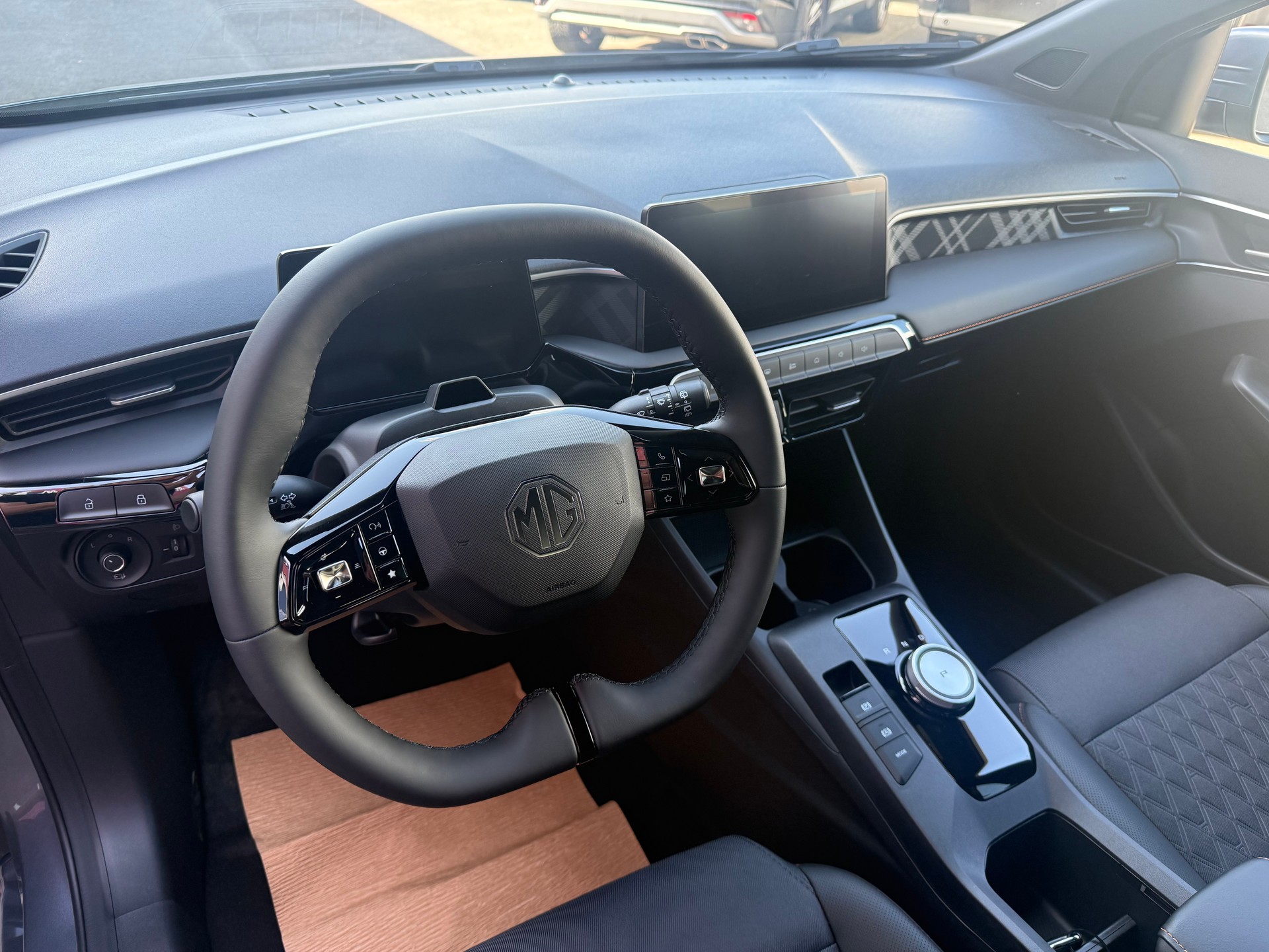 MG 3 1.5 Hybrid Luxury Aut.-image-3