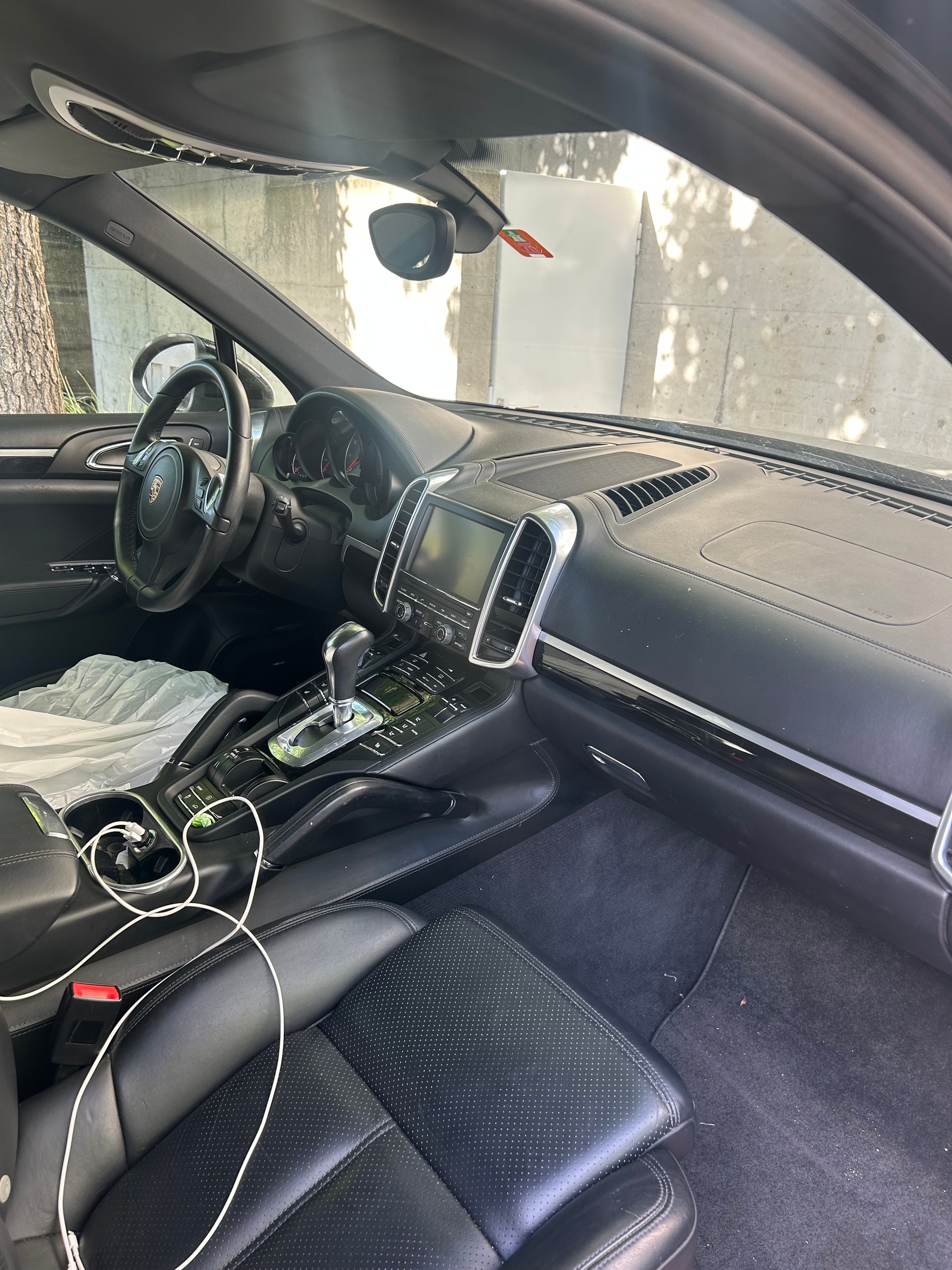 PORSCHE CAYENNE-image-1