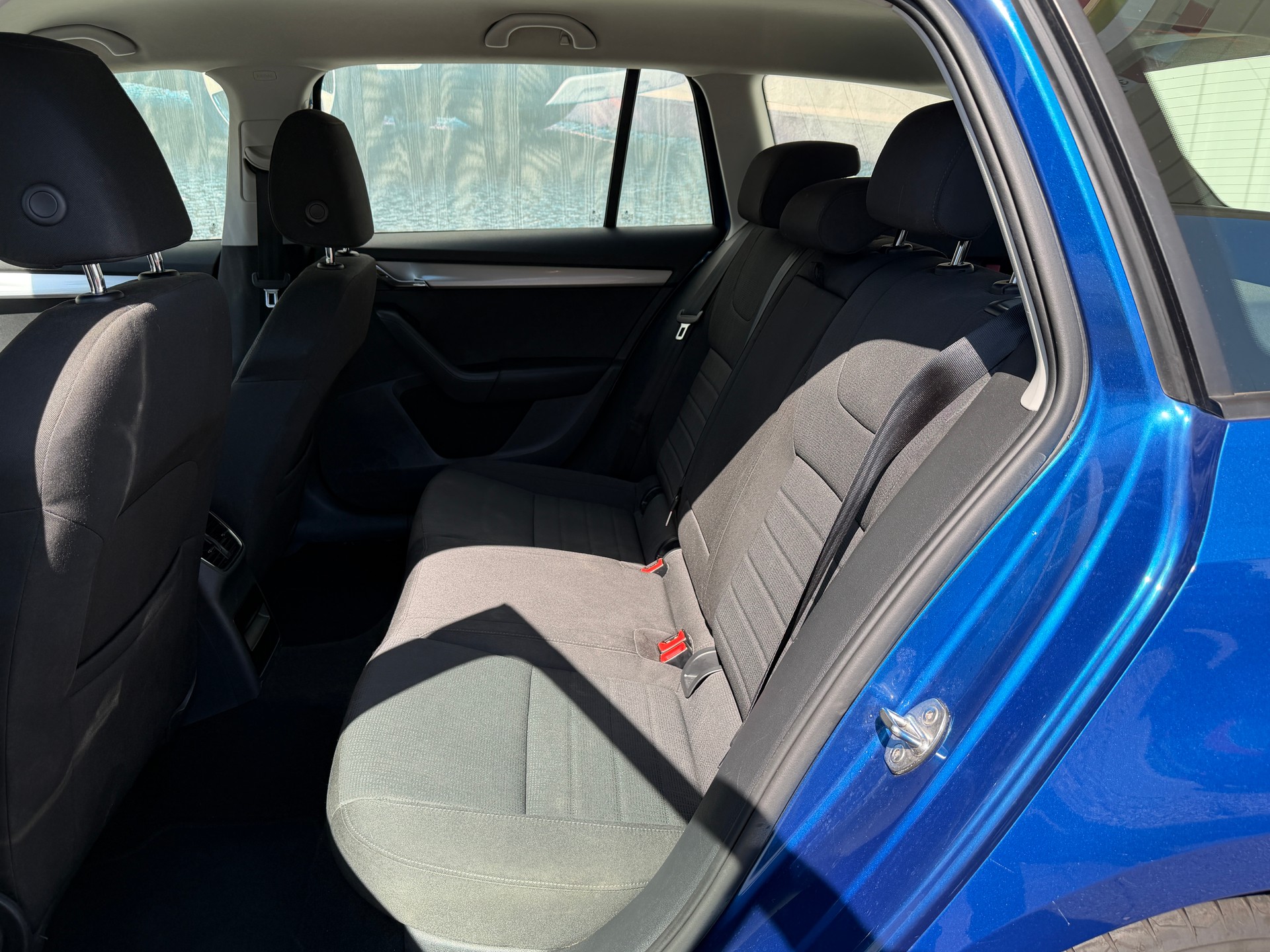 SKODA Octavia Combi 2.0 TDI Ambition 4x4-image-7