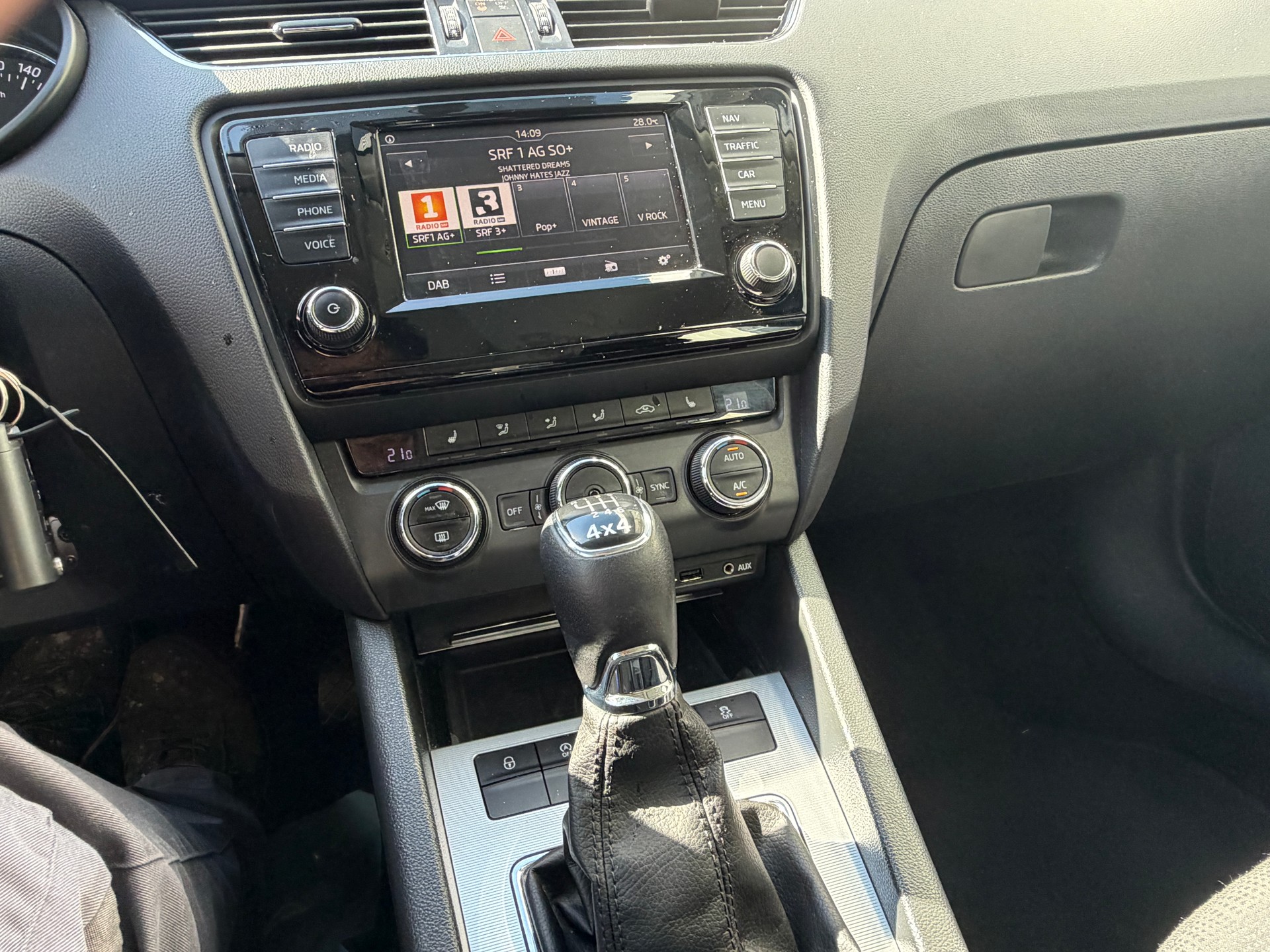 SKODA Octavia Combi 2.0 TDI Ambition 4x4-image-14