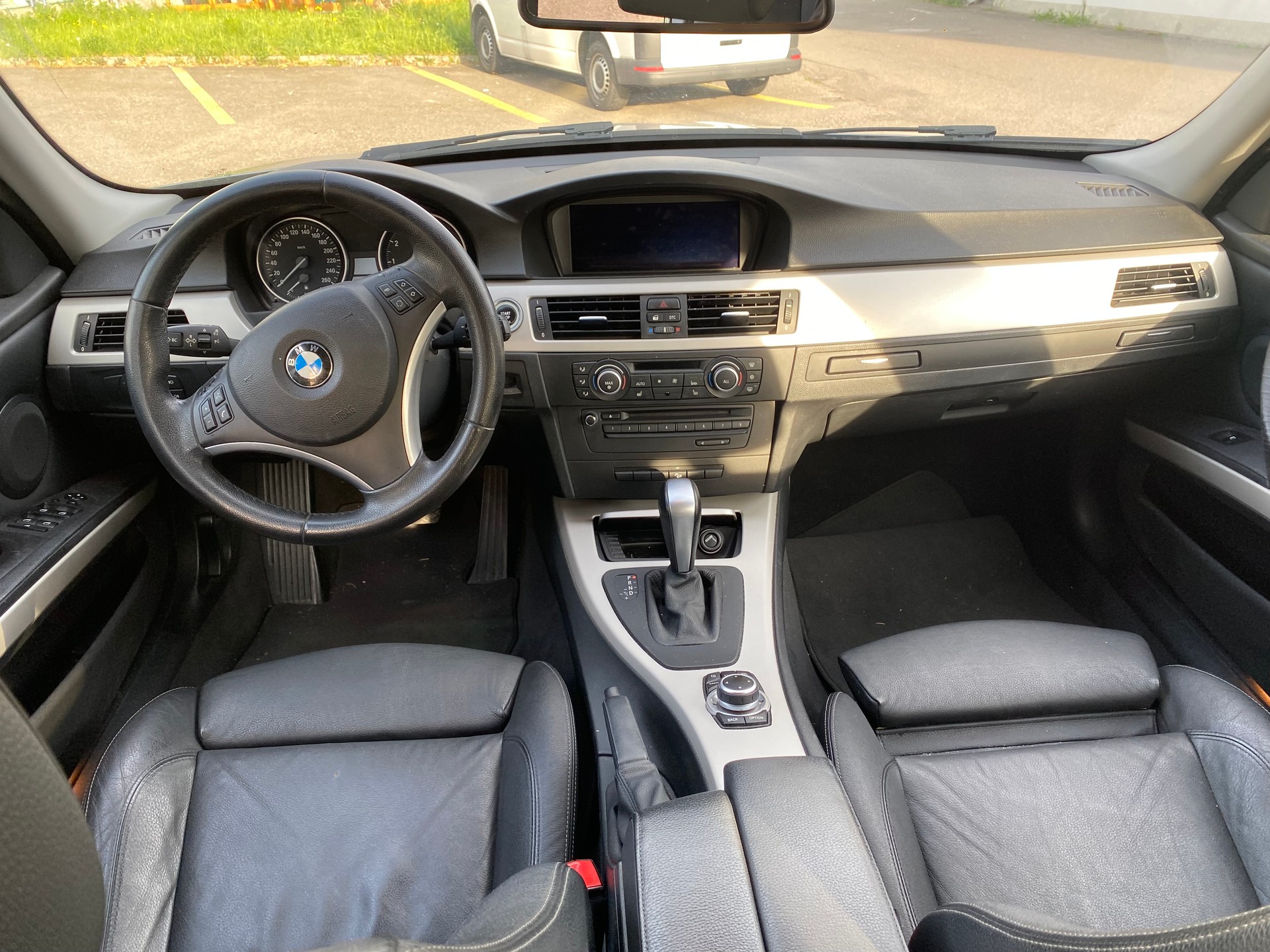 BMW 325i xDrive Touring Steptronic-image-2