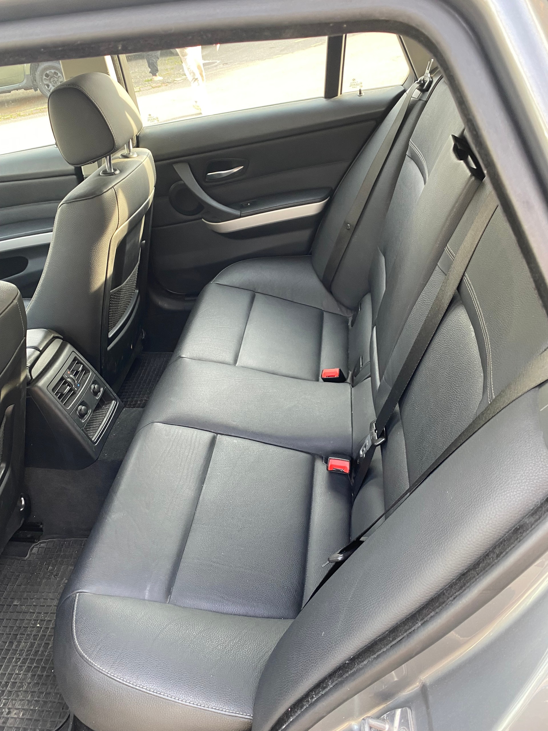 BMW 325i xDrive Touring Steptronic-image-1