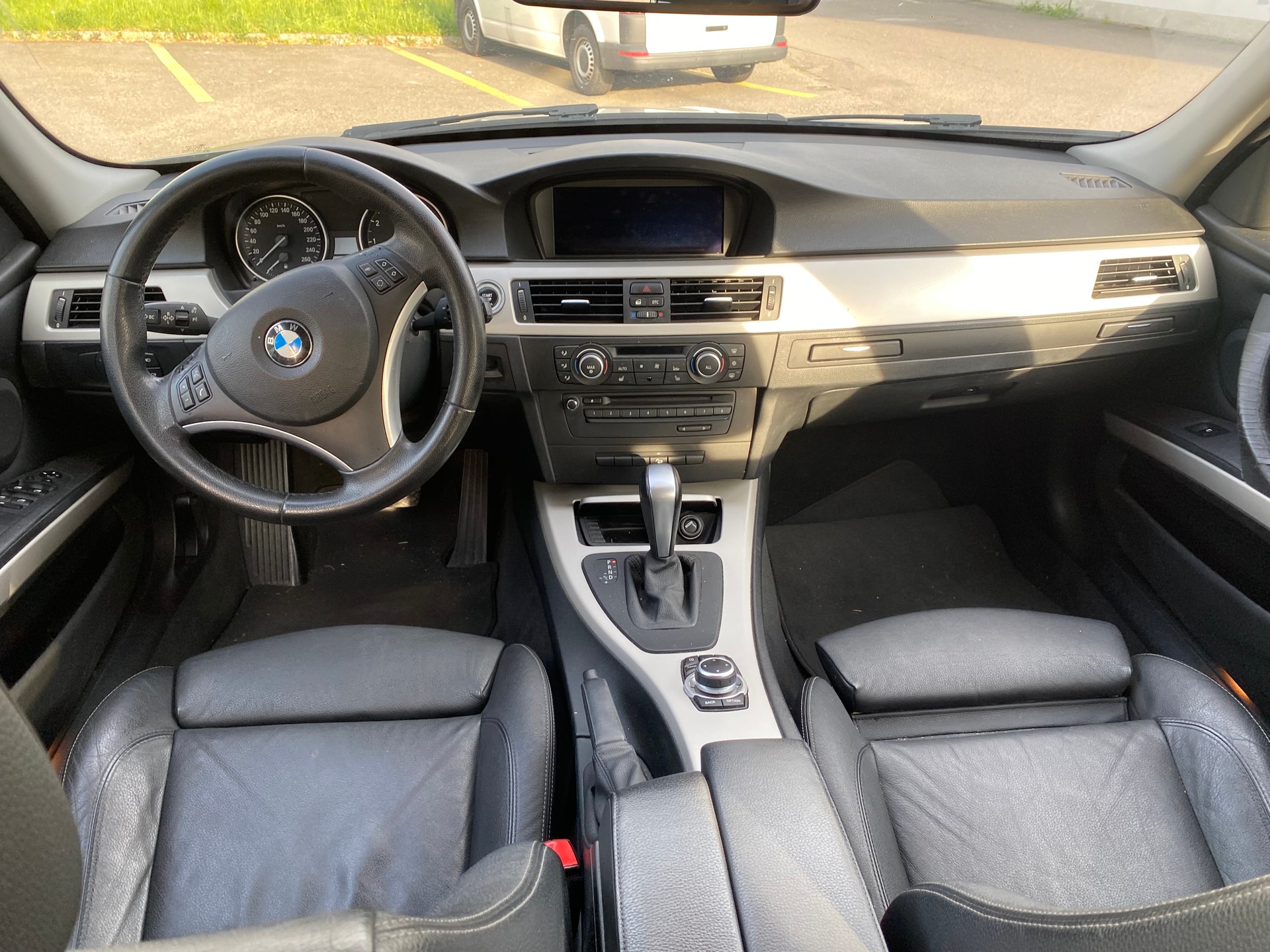 BMW 325i xDrive Touring Steptronic-image-3