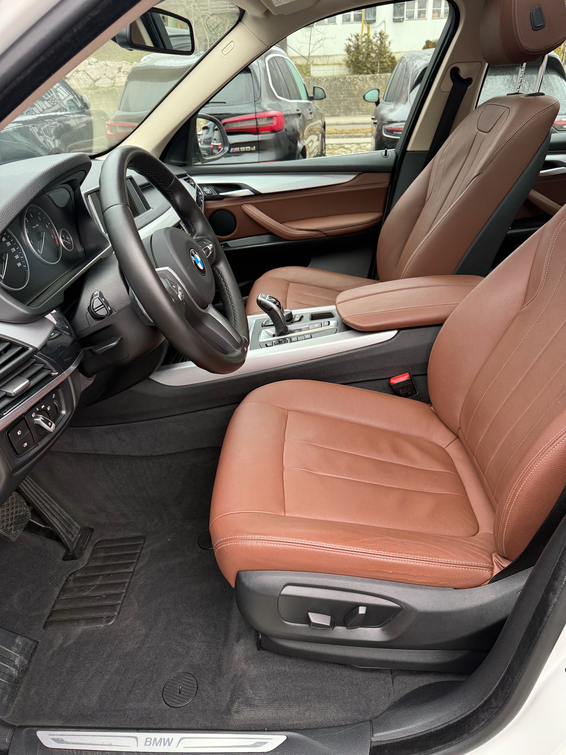 BMW X5 xDrive 35i Steptronic | CH | Leder Braun | Panorama | -image-10