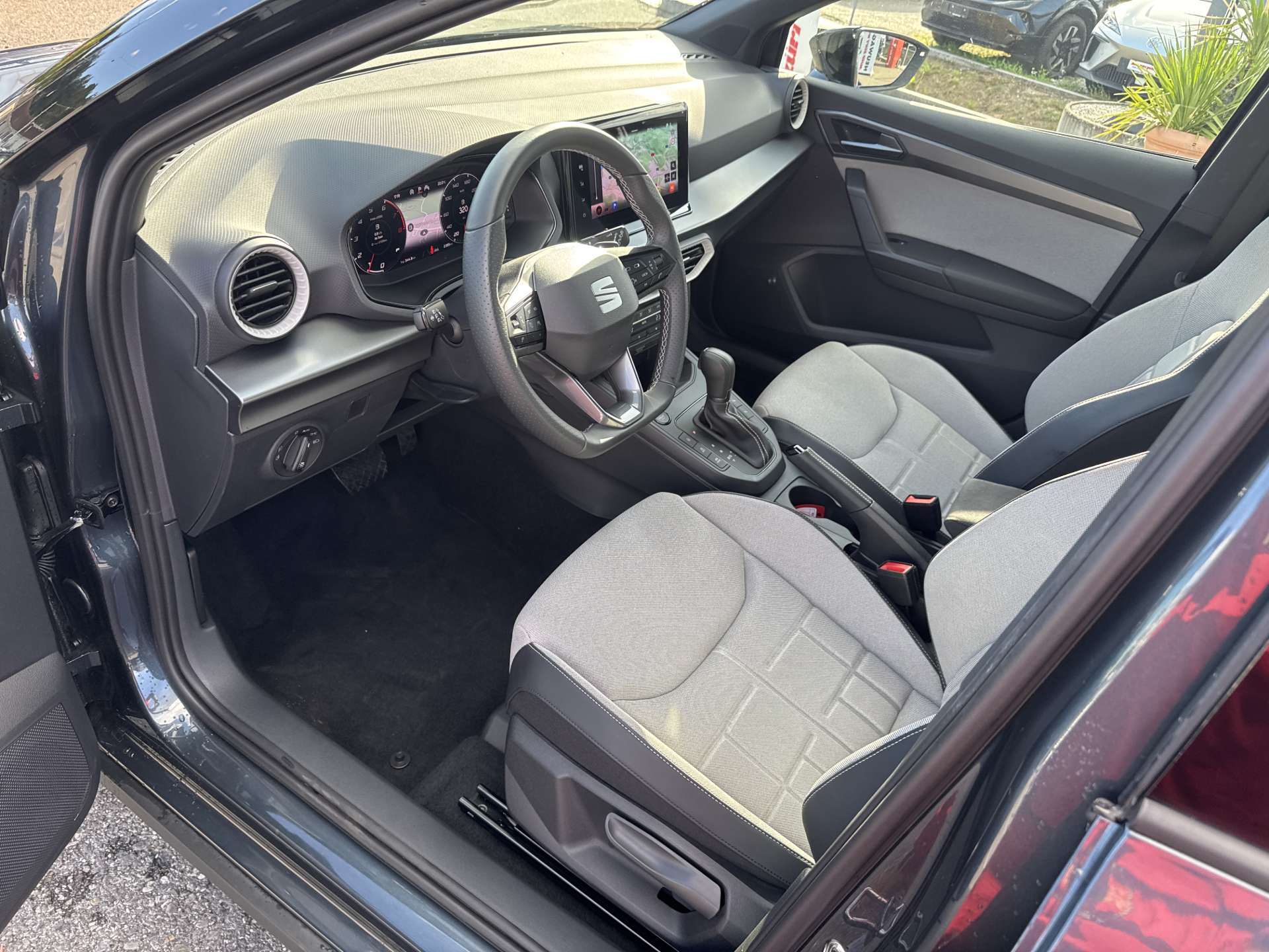 SEAT Arona 1.5 Eco TSi FR DSG-Automat-image-5