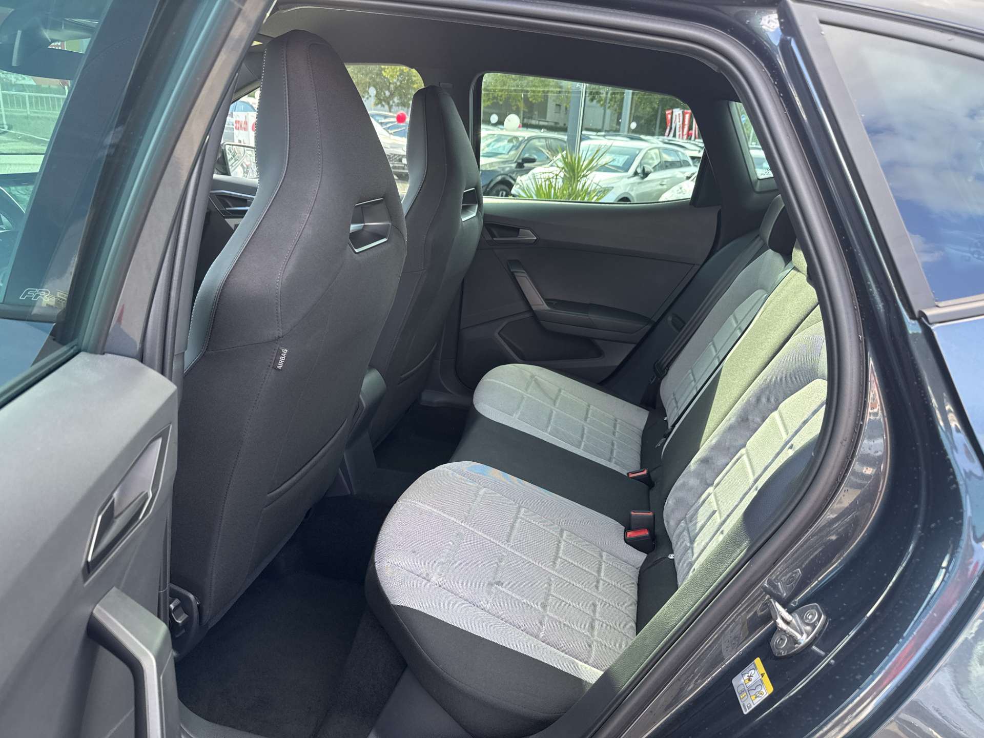 SEAT Arona 1.5 Eco TSi FR DSG-Automat-image-6