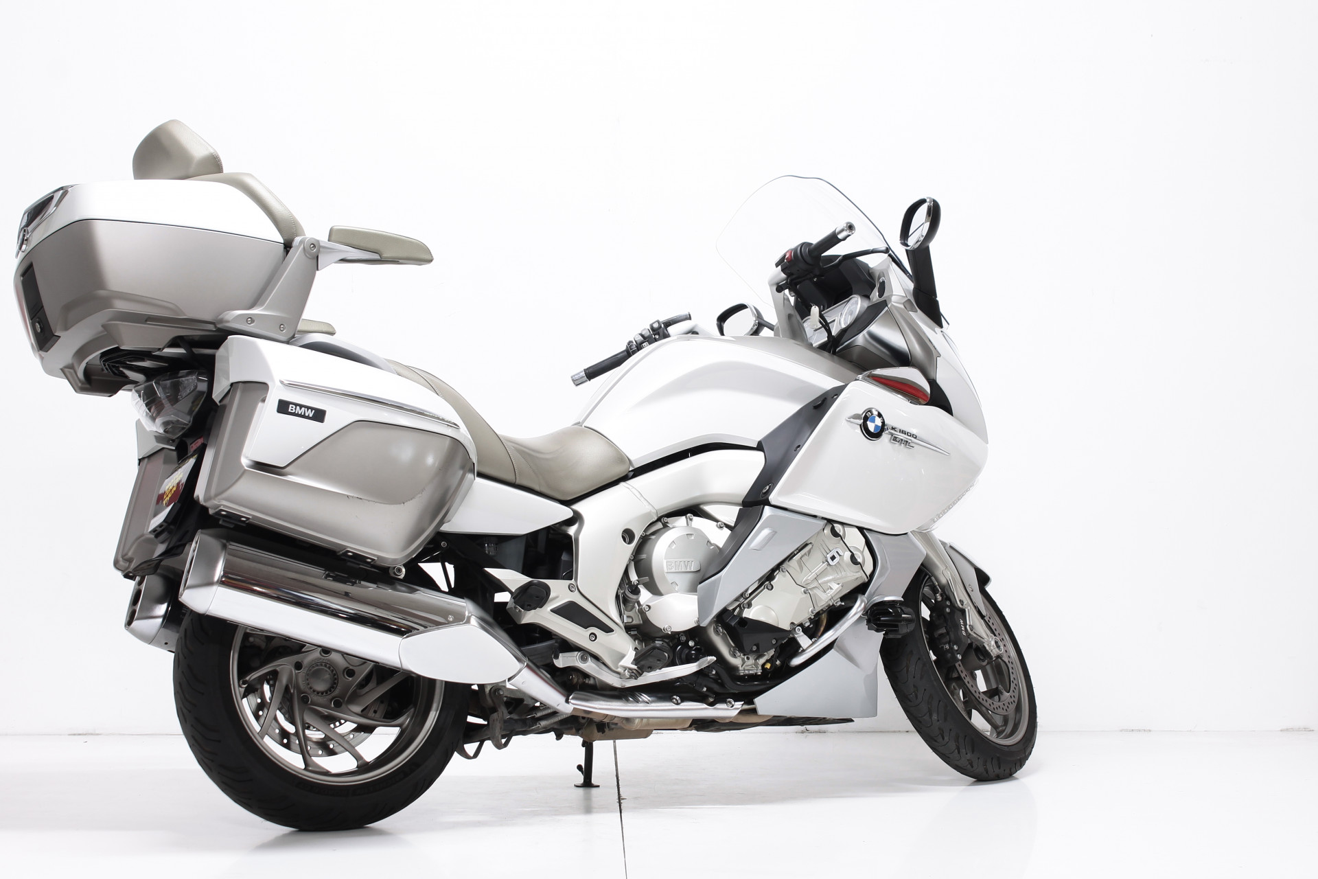 BMW K 1600 GTL Exclusive-showroom-element-2