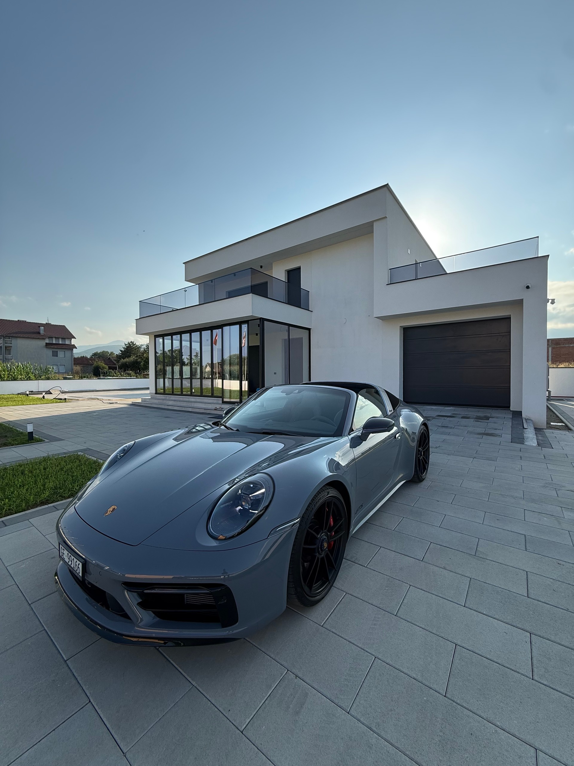 PORSCHE Targa 4 GTS-image-4