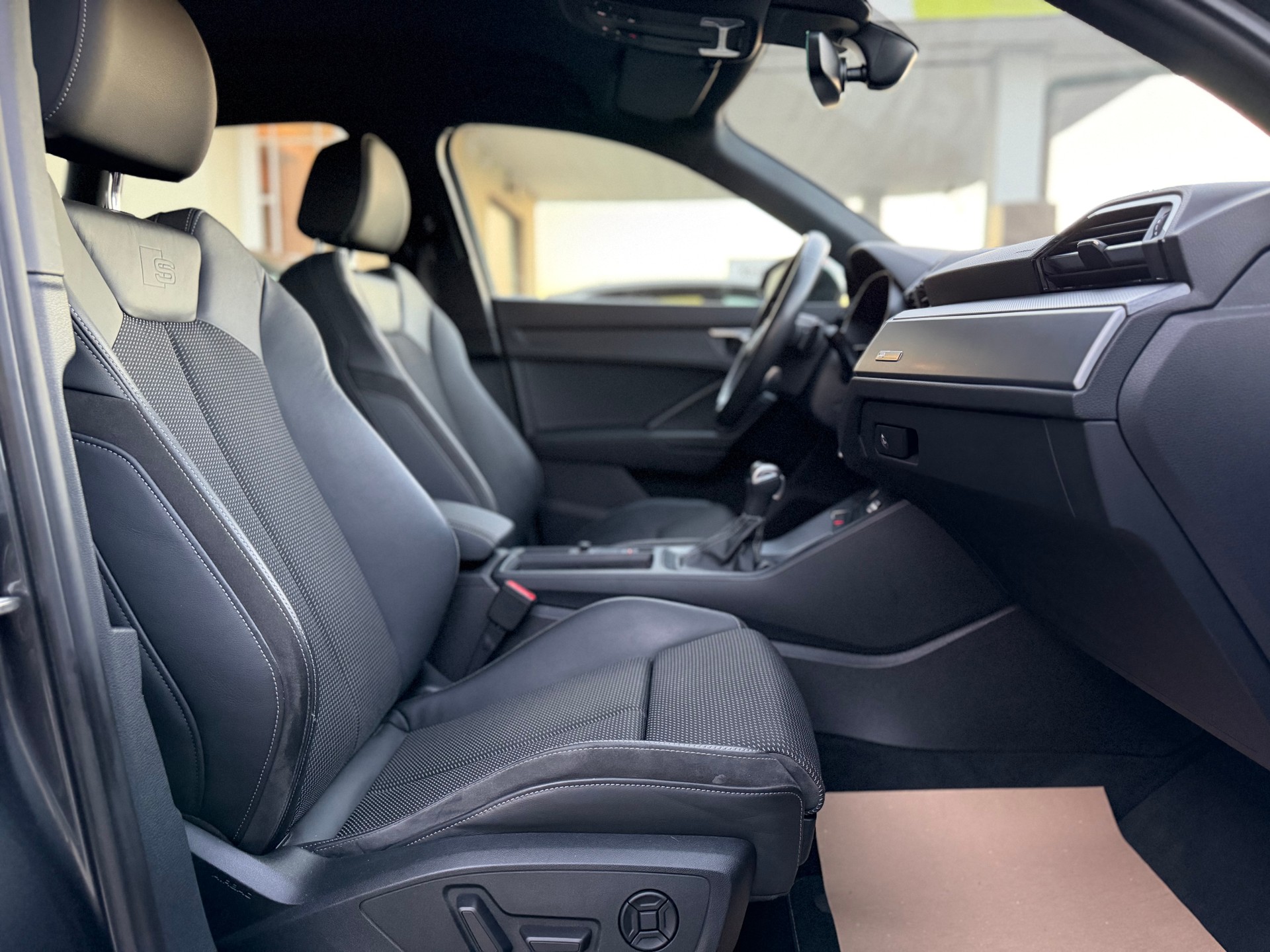 AUDI Q3 35 TFSI S line Attraction S-tronic-image-14
