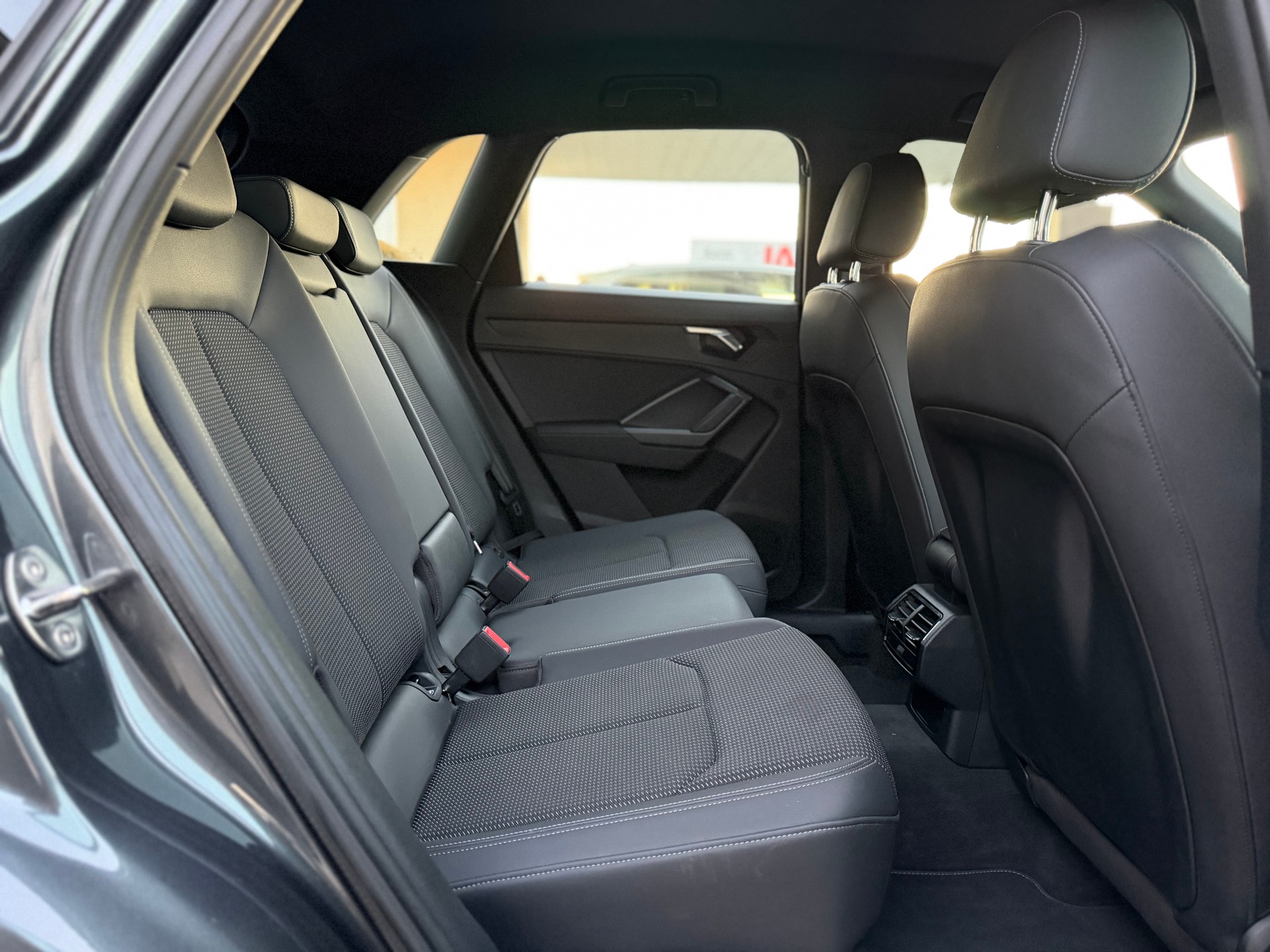 AUDI Q3 35 TFSI S line Attraction S-tronic-image-13