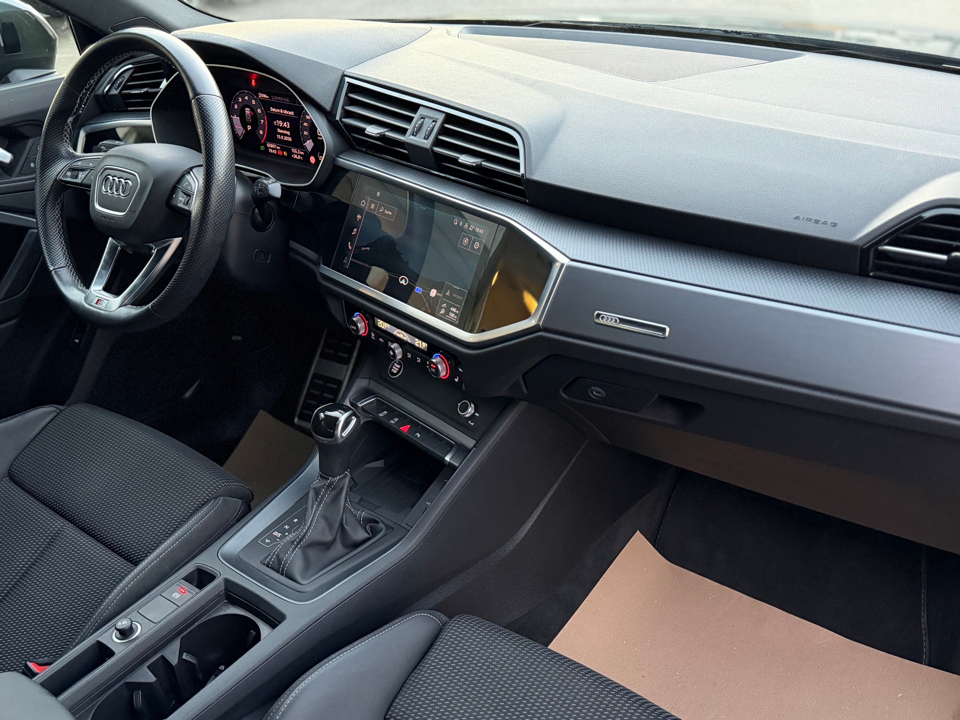 AUDI Q3 35 TFSI S line Attraction S-tronic-image-15